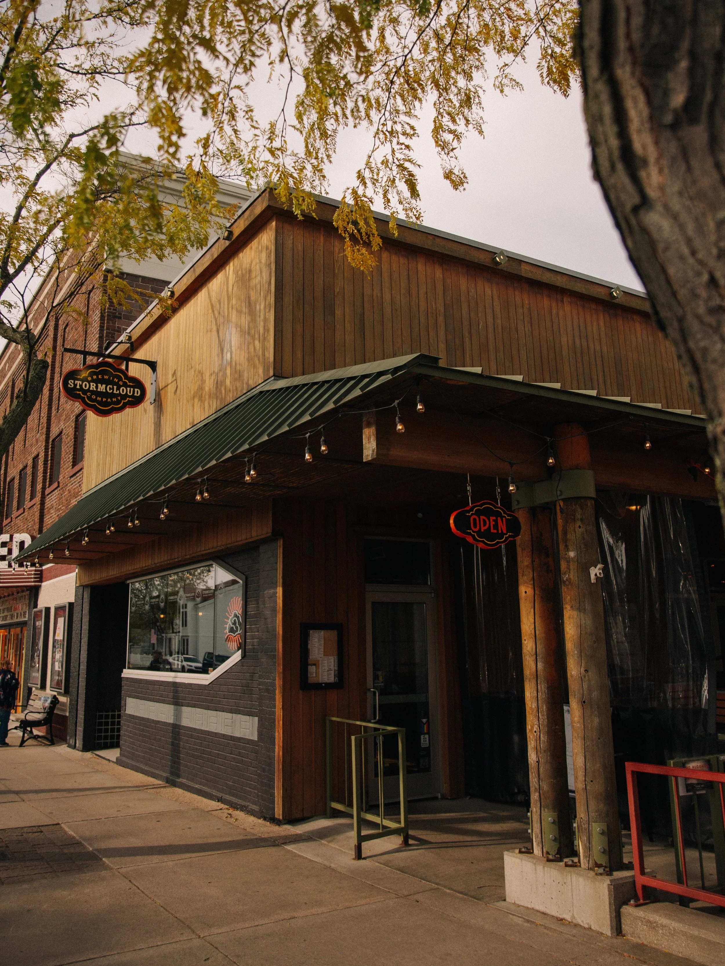 Happy Fall Fest, Frankfort!

Make sure to swing by the Downtown Pub for a pint while you&rsquo;re in town. Taps are flowing until 10pm.

See you at the pub!