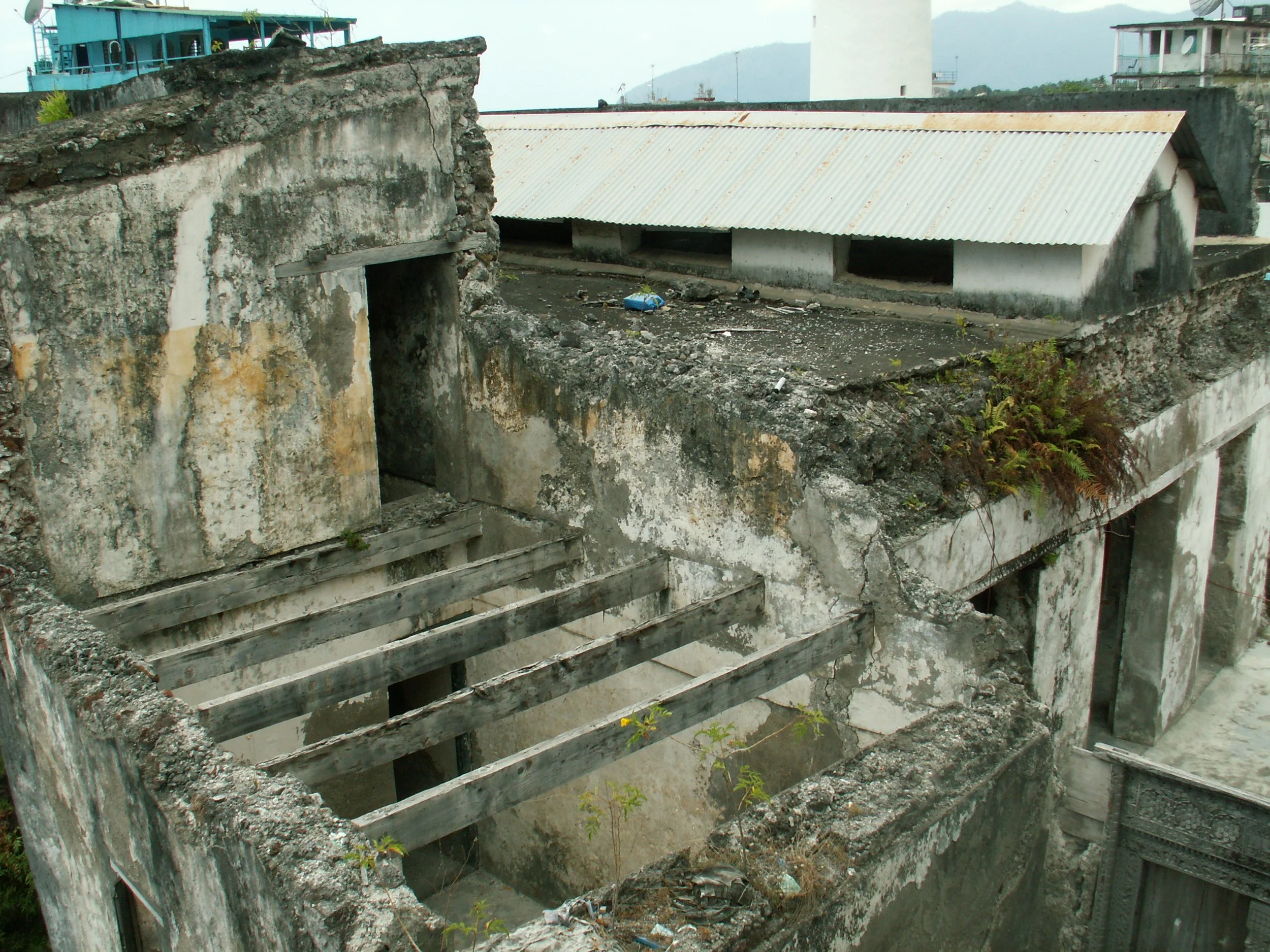 101010_ujumbé_ruine_cote_gauche_3.jpg