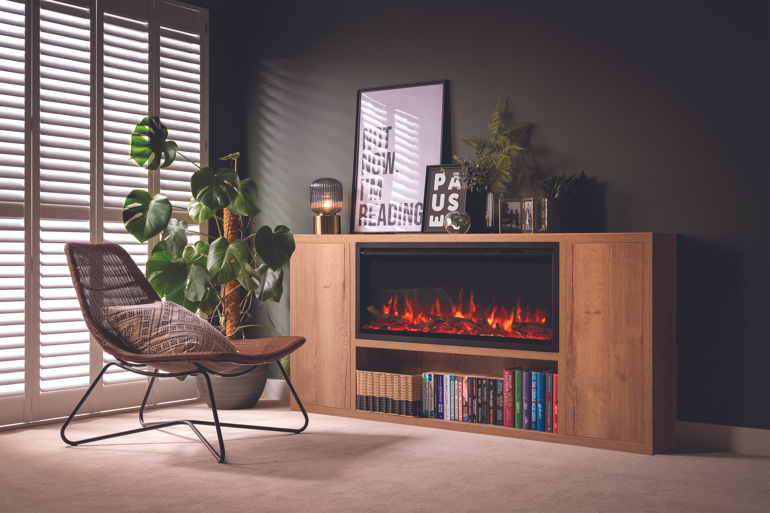 FireFX Atmos 105R in a oak effect Venezia Suite_SN01.jpg