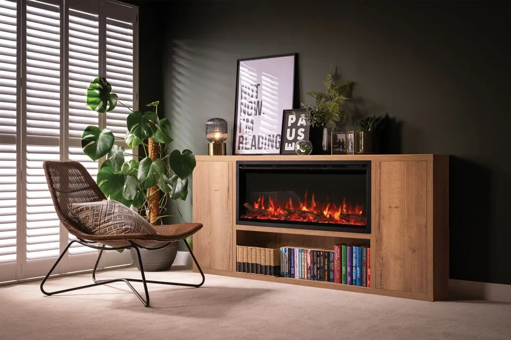 FireFX-Atmos-105R-in-a-oak-effect-Venezia-Suite_SN01.jpg.webp