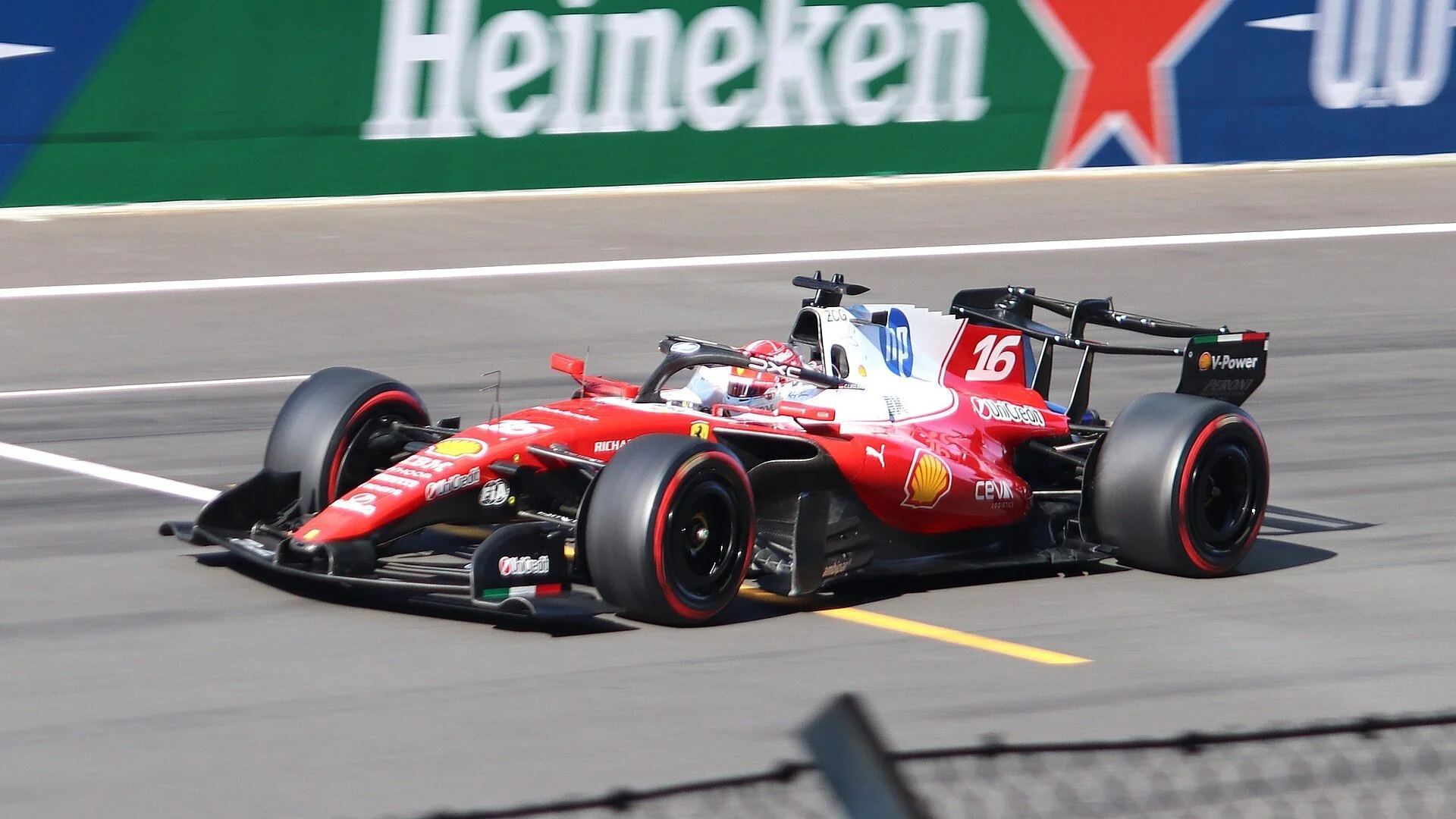 GP de Singapura: Verstappen busca a 1ª vitória em Marina Bay com duas Ferrari na cola; Bortoleto aposta na estratégia