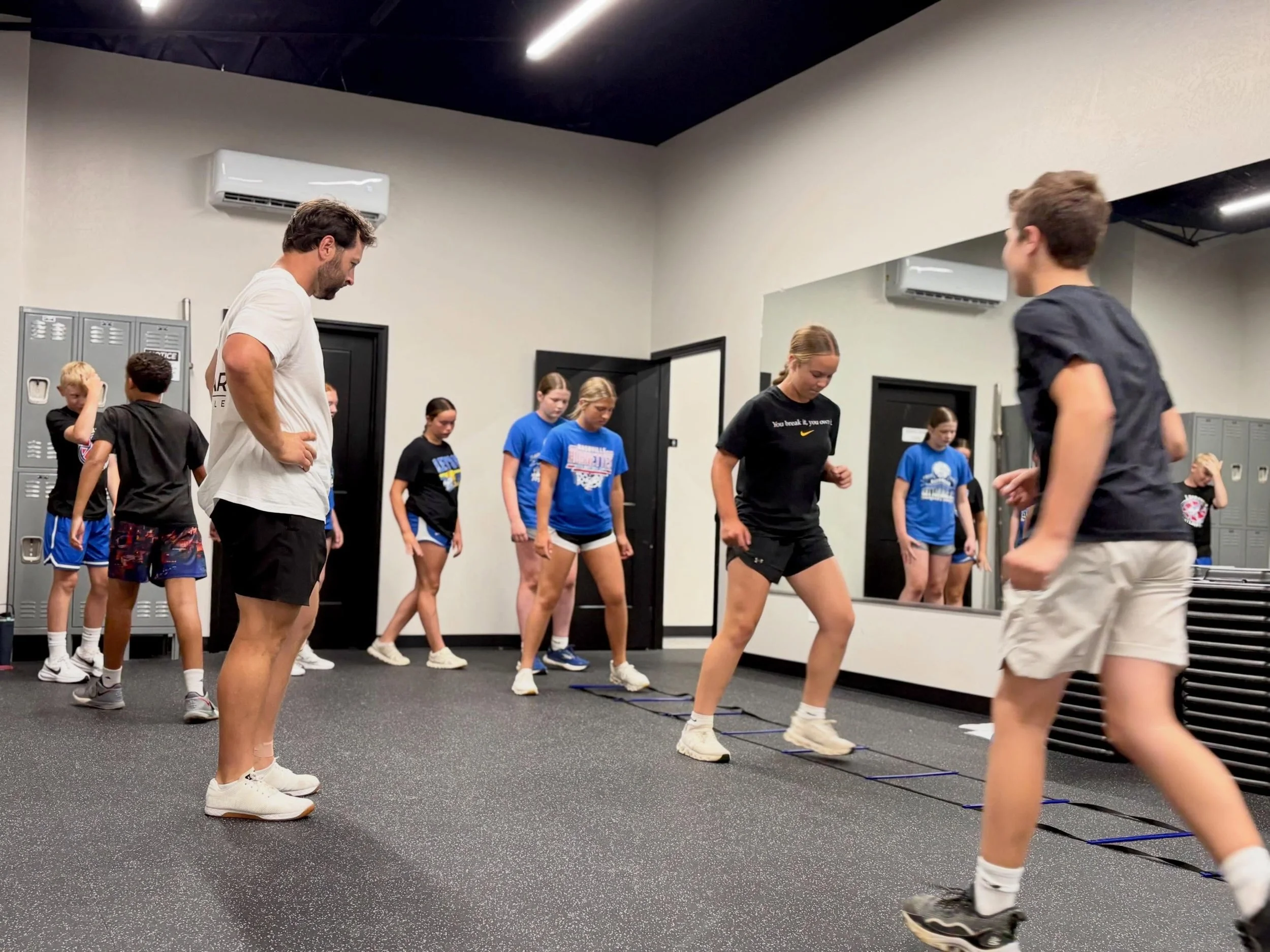 Coach @jdalman3321 had a crew this morning for youth training! It&rsquo;s not too late to get signed up for these summer sessions! 

P.S. there might be something special in store for Friday!

#strongereveryday #brickbybrick🧱 #kidsatthebar