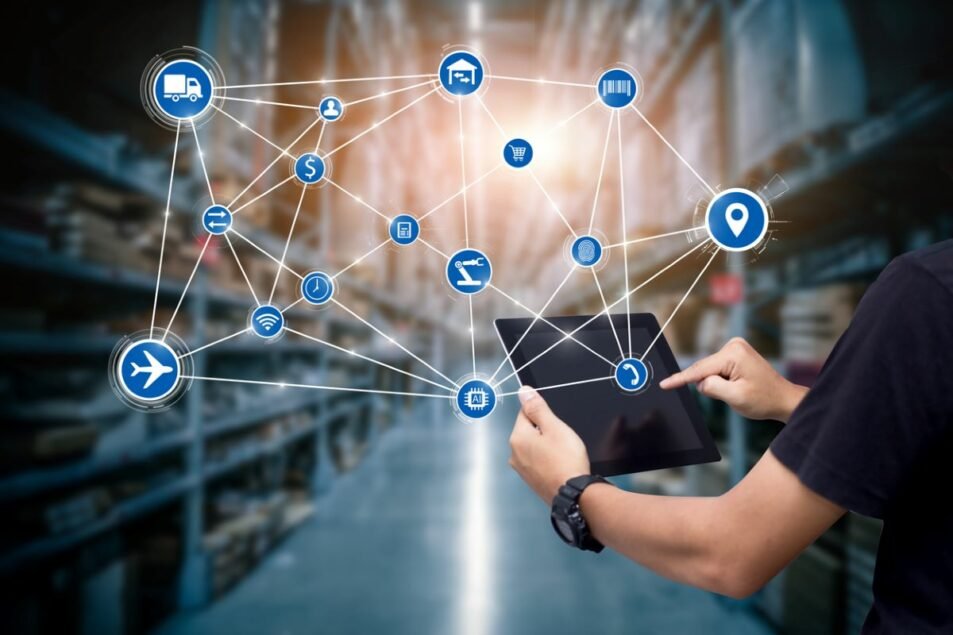 LOGISTICS-IT-SUPPLY-CHAIN-MANAGEMENT-TECHNOLOGY-iStock-B4LLS-1171903175.jpg
