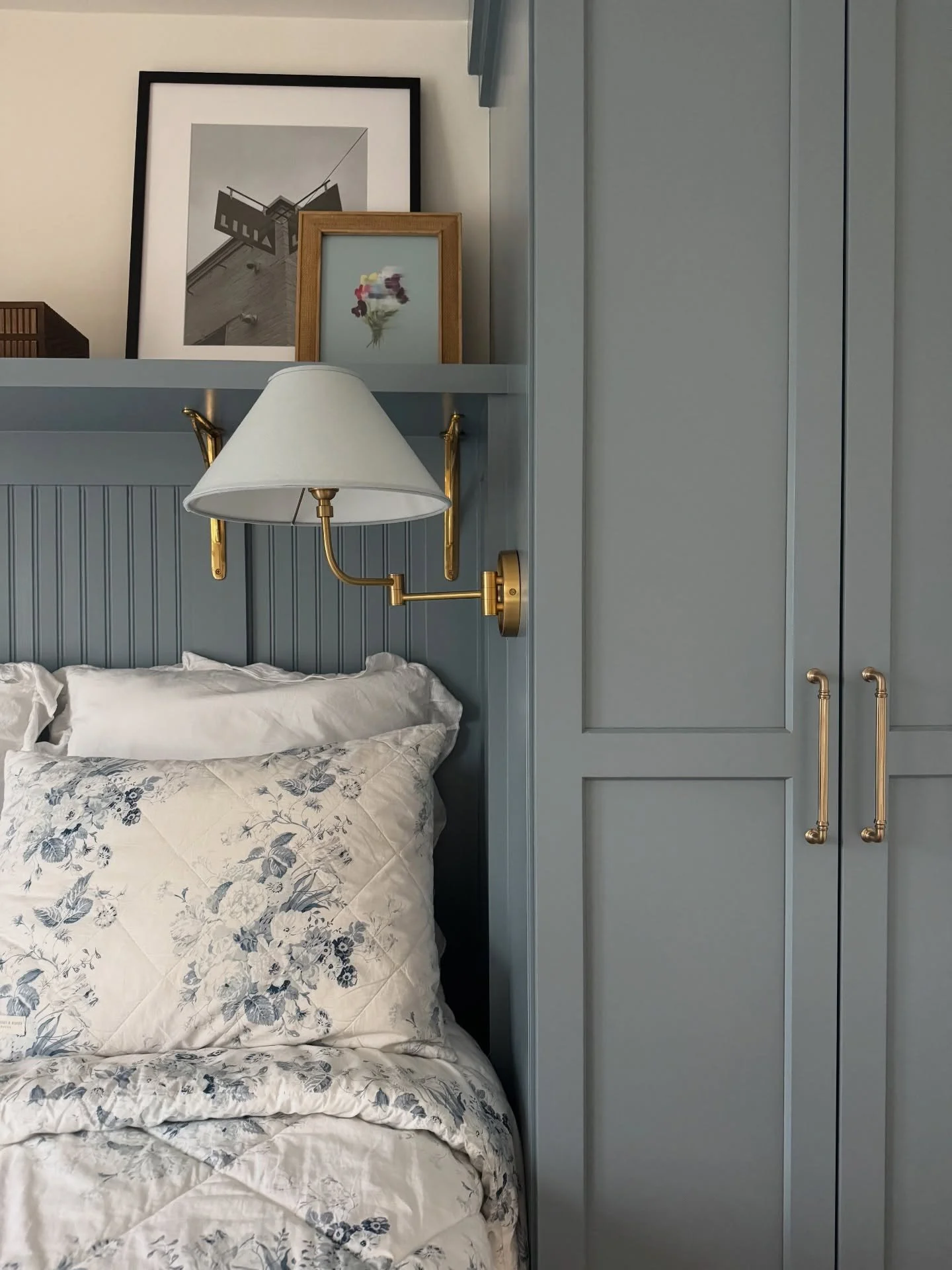 Collected and calm, the kind of cozy that still feels refined.