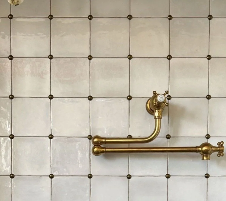 Friday Roundup ~ Design is in the details: thoughtful finishes, charming silhouettes, and layers that make a room feel intentional from every angle

🤍Inspiration &amp; Credits:
Captured and curated in Pinterest

Photo 1: Brenda Hodges 
Photo 2: Cait