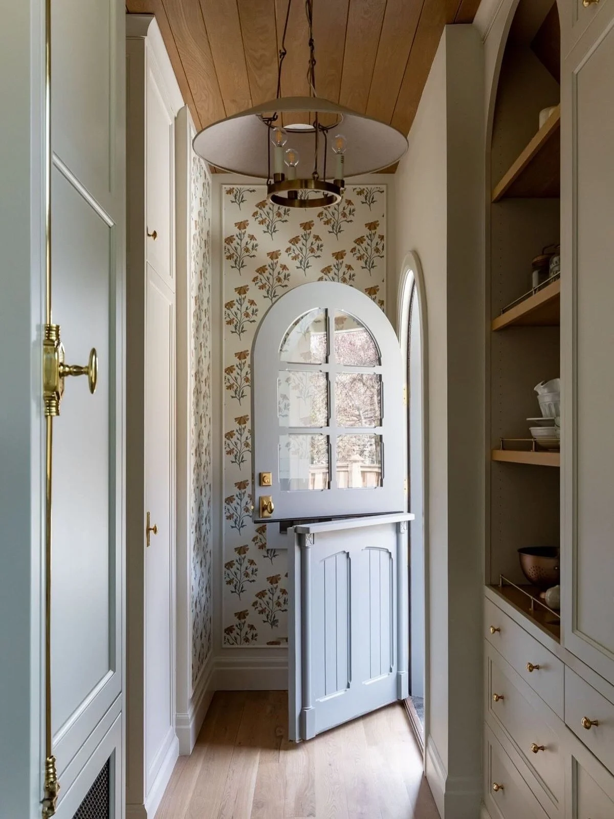 I&rsquo;m endlessly inspired by spaces that feel collected; Thoughtful finishes that whisper instead of shout. Design that feels lived-in and intentional.

🤍Inspiration &amp; Credits:
Captured and curated in Pinterest

Photo 1: Pinterest 
Photo 2: F