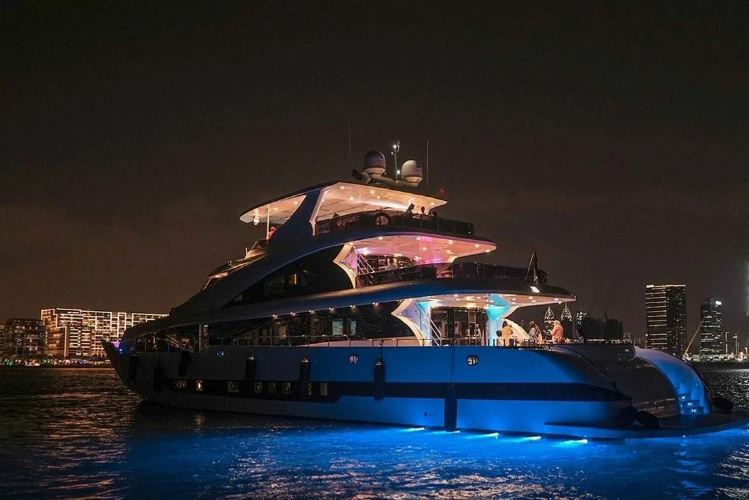 dubai-superyacht-experience-with-live-music-drinks-2904068.jpg