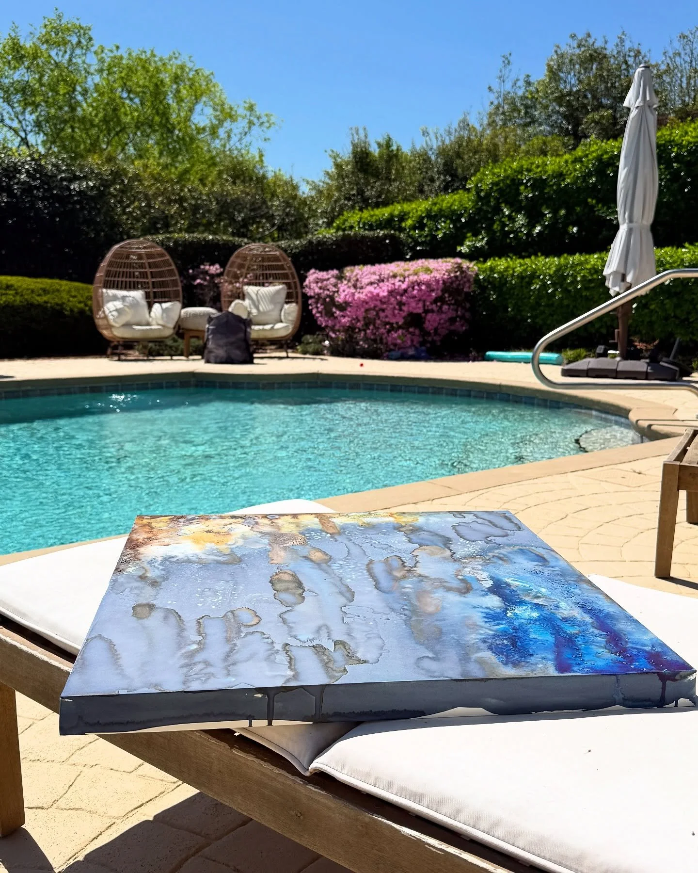 This cyanotype and ink piece is catching some rays&mdash;literally. The deep blues and gilded textures are brought to life through sunlight, making each artwork as unique as the day it&rsquo;s exposed.

Let the sun do its magic! ☀️💙

#cyanotypeart #