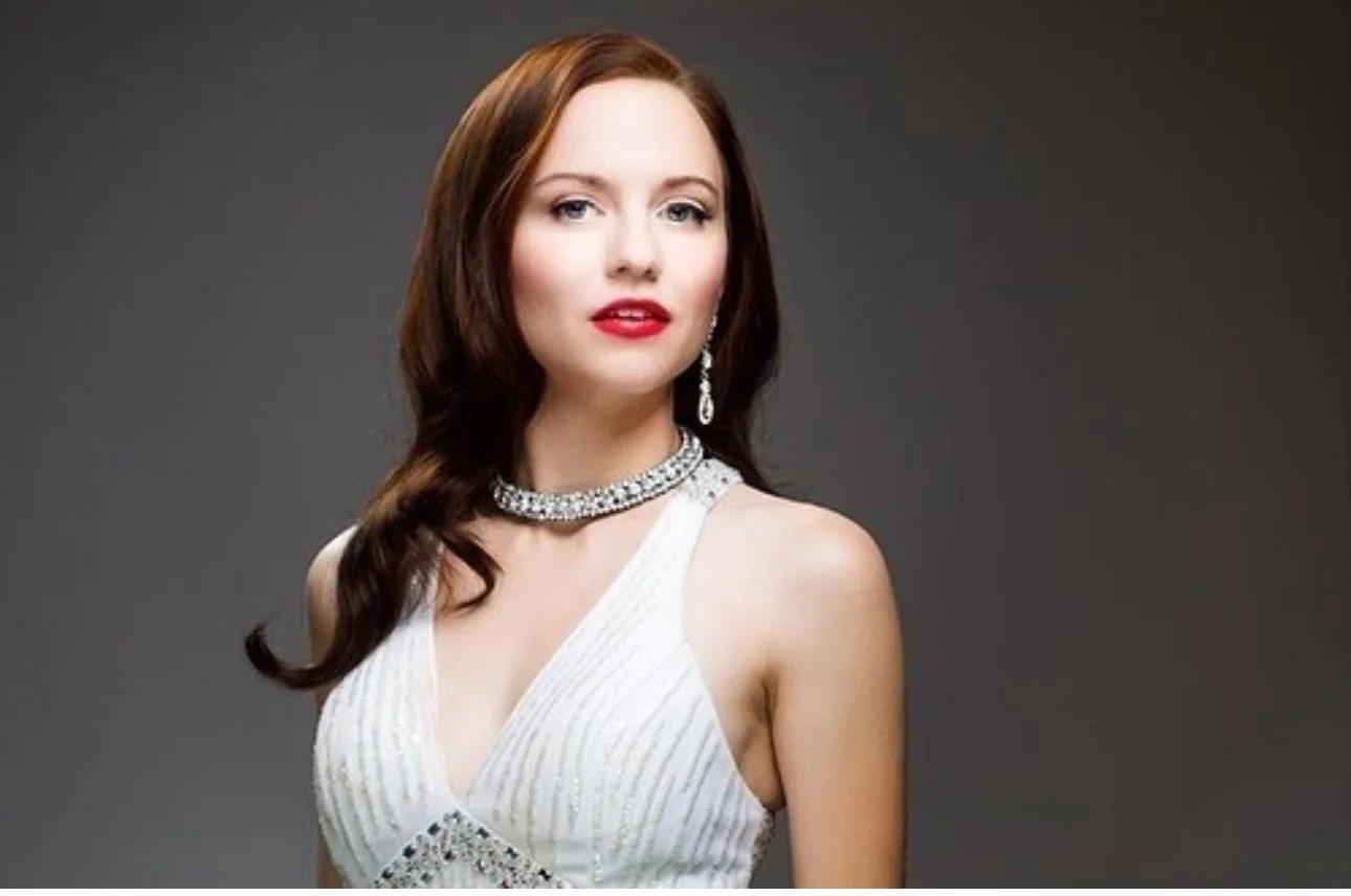 As Jane Russell. Photo by Josh Baker @azulox.