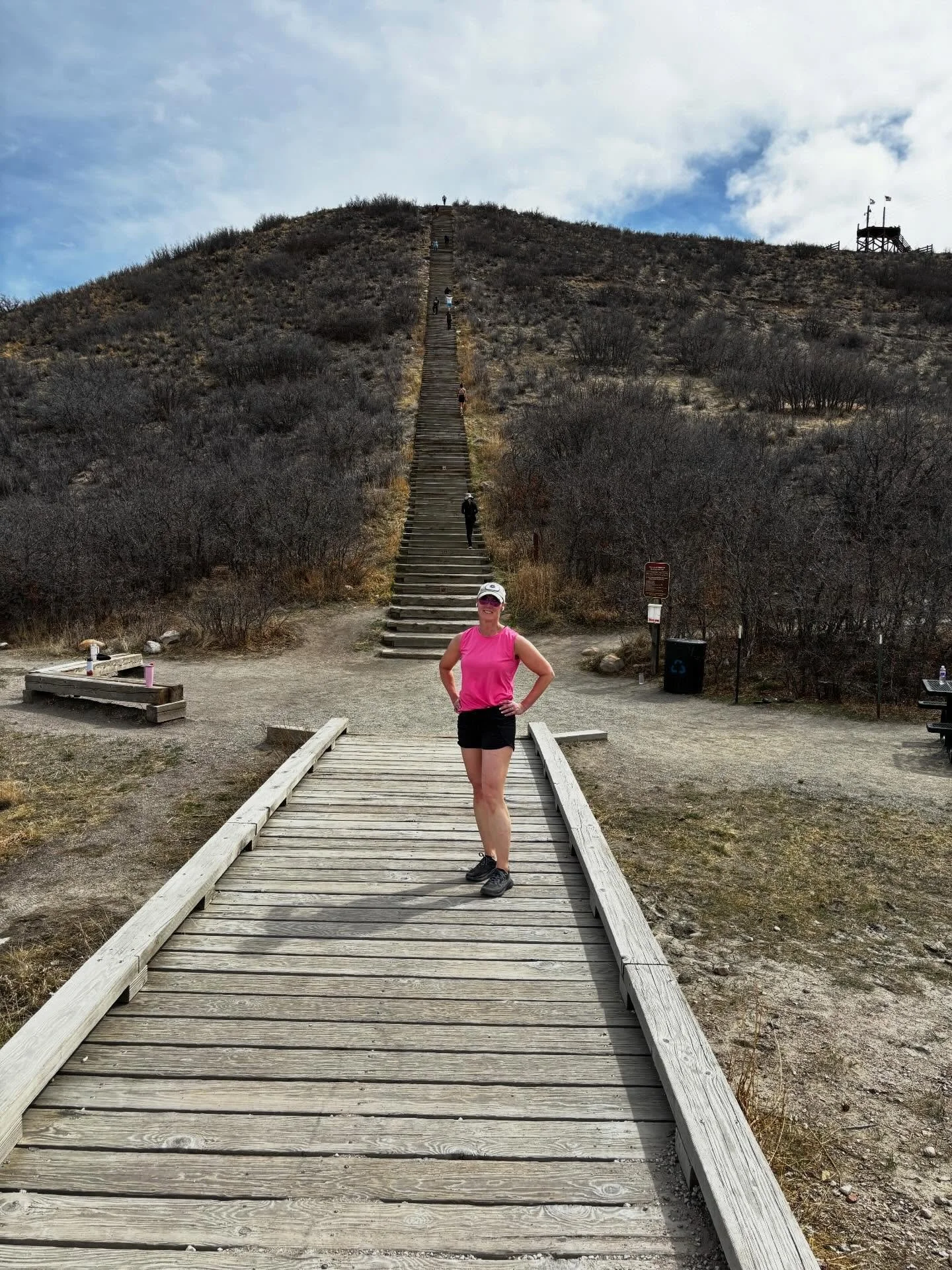 Training day! Got excused from jury duty, so took the rest of my day to hit some training I was going to miss this week! Six times up this week - aiming for 10!
#liveyourfitness #manitouinclinetraining #castlerockincline
