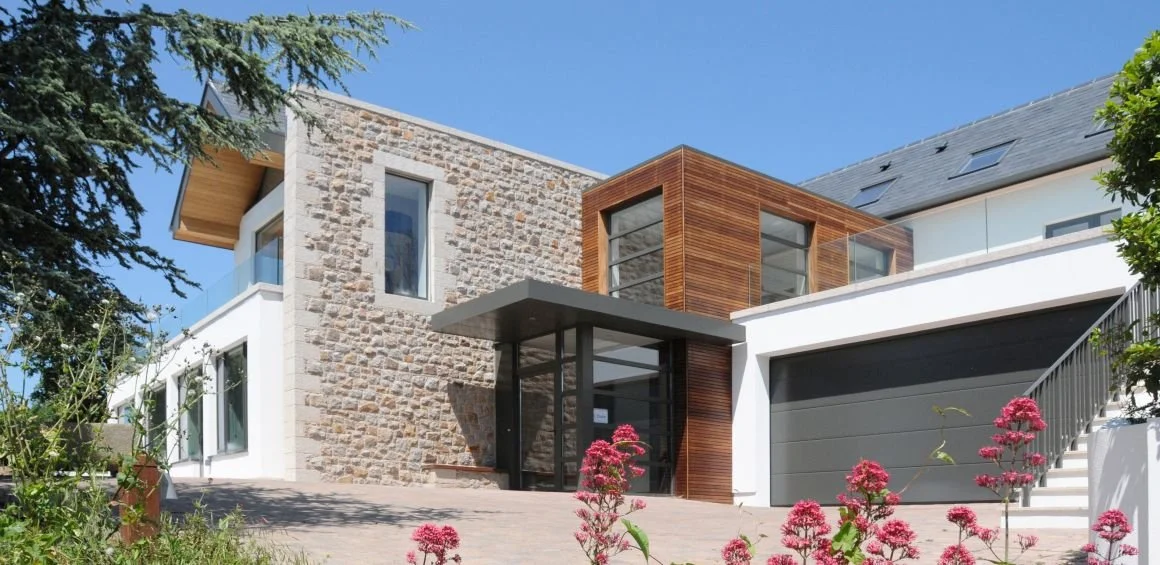  L'Etaile 
 ??? // PRIVATE HOUSE 