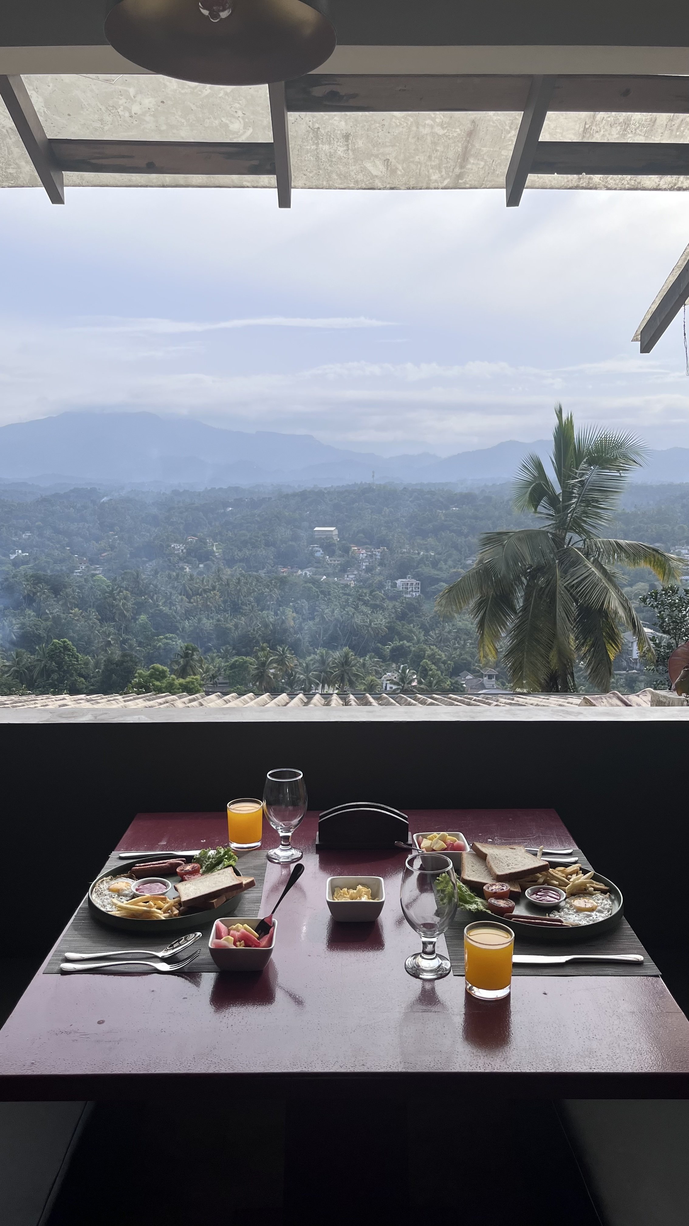 The Hills by First Team - Kahvaltı