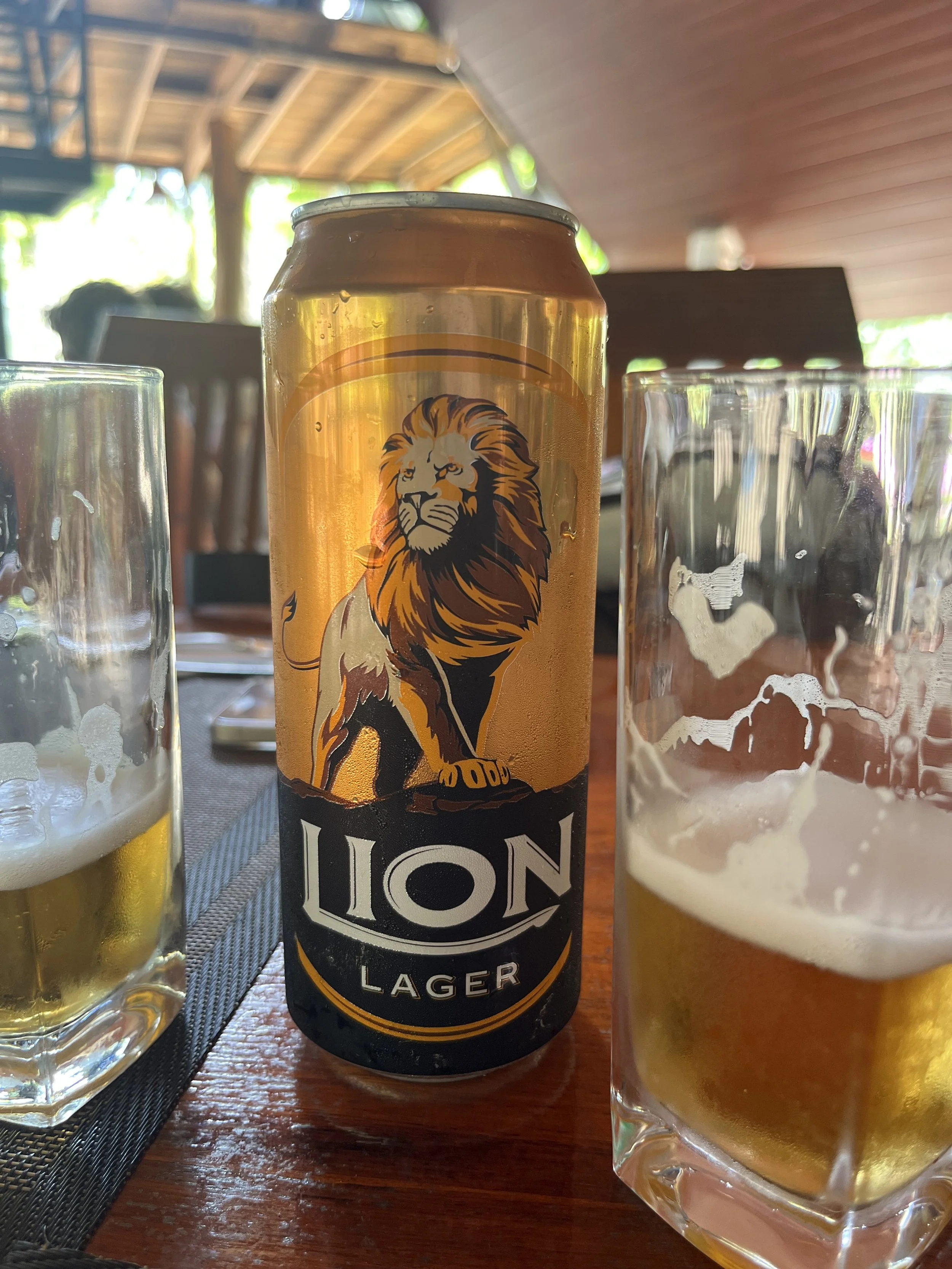 Rithu restoranda öğle yemeği molası