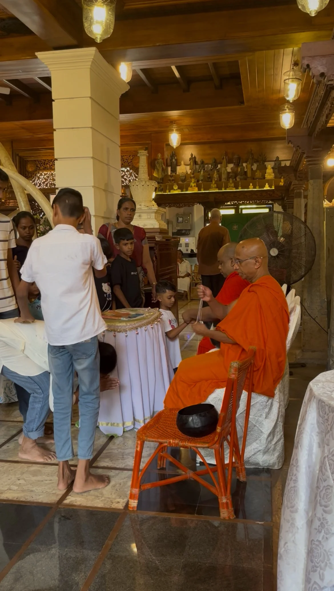 Gangaramaya'daki keşişler