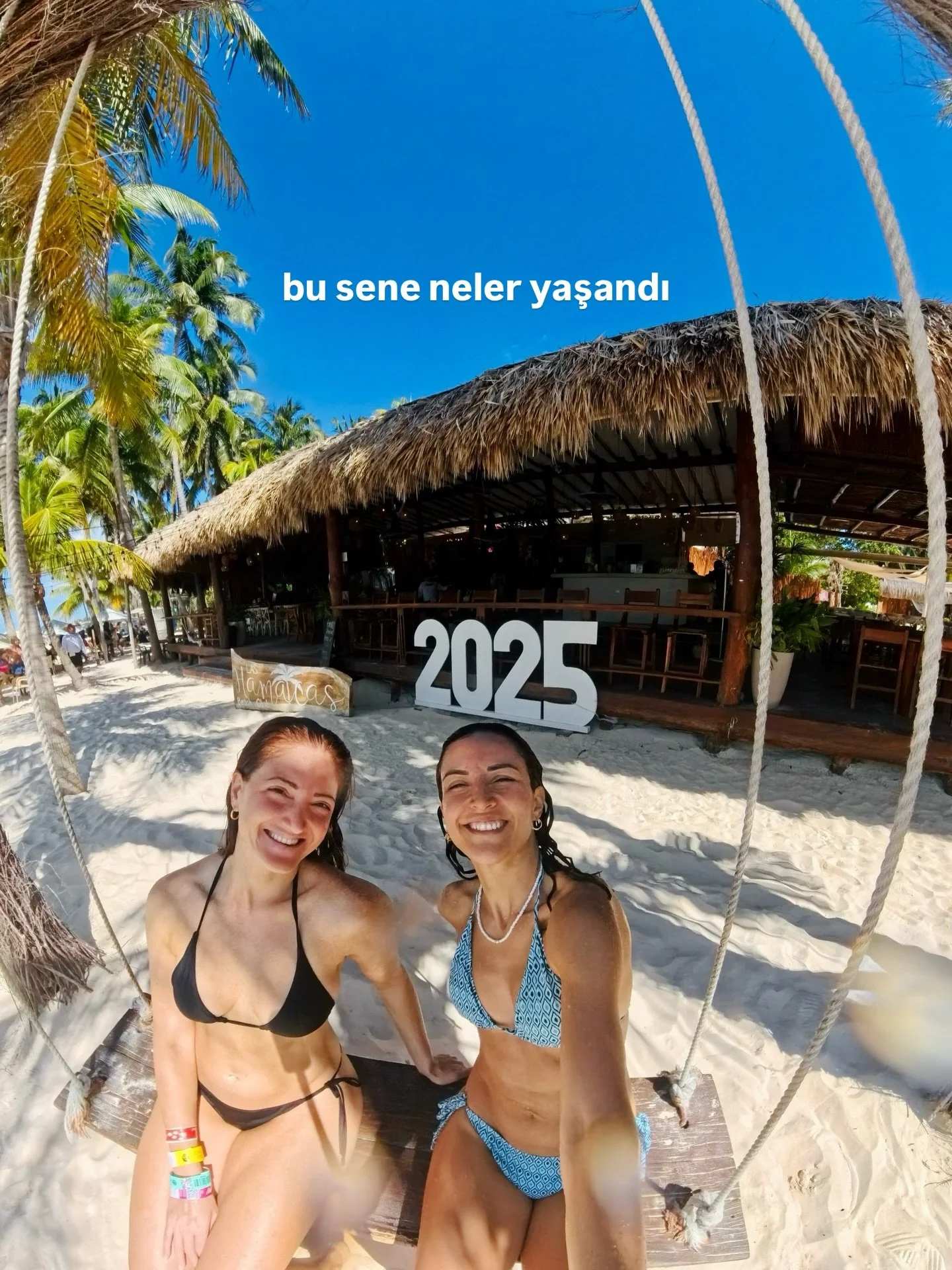 Bir başka senenin daha sonuna doğru gelirken, bu sene i&ccedil;inde neler yaşadık bi&rsquo; derlemek istedik(sonu s&uuml;rprizli).😆 D&uuml;nya harikalarından g&uuml;n doğumlarına, spontane gelişen yemeklerden harika oda se&ccedil;imlerimize kadar &c