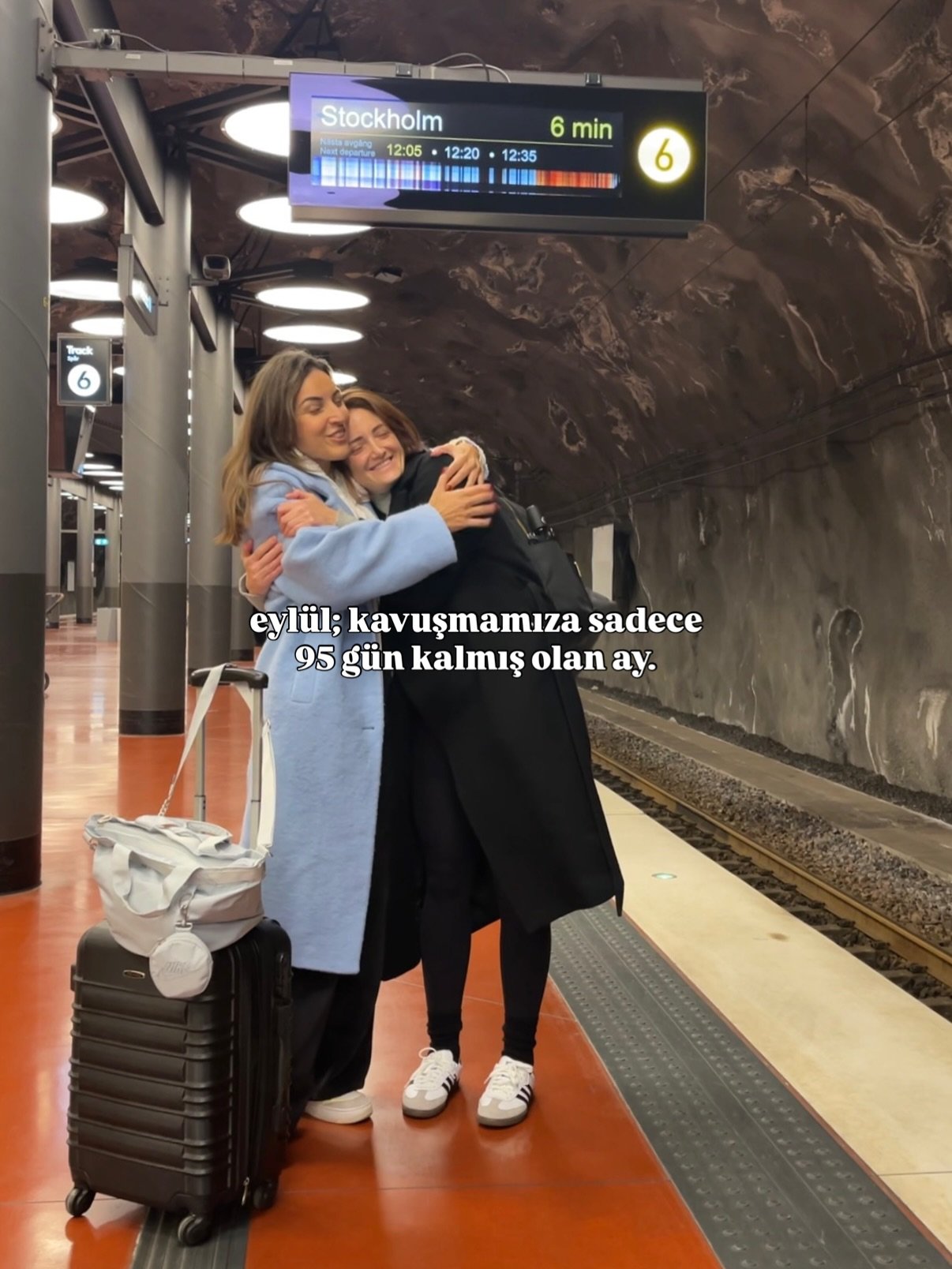 hoşgeldin eyl&uuml;l, gel ş&ouml;yle ge&ccedil;. ✨

eyl&uuml;l; kasım ayına yaklaştık&ccedil;a heyecanlandığımız o ay. 🎂👩🏻&zwj;🦱👩🏻&zwj;🦰
.
.
.
#kızkıza #seyahat #arkadaslik #longdistancefriendship #birthdays