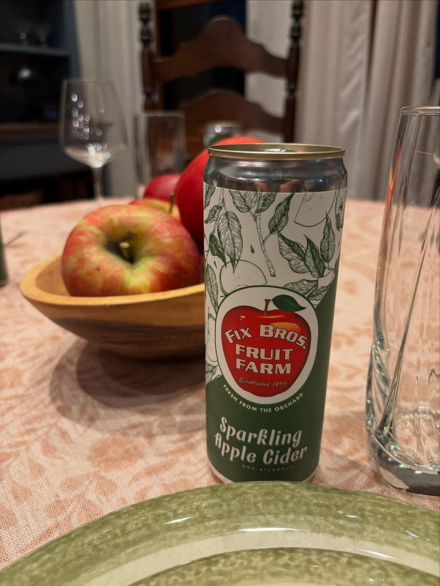 Apples and sparkling cider for your Thanksgiving table&hellip; 🦃

Still plenty of EverCrisp apples, cider, and honey available! Email us today to place an order- fixfarmfruit@gmail.com

🍎50lb boxes of EverCrisp- $60.00

🧃Signature Sparkling Cider-