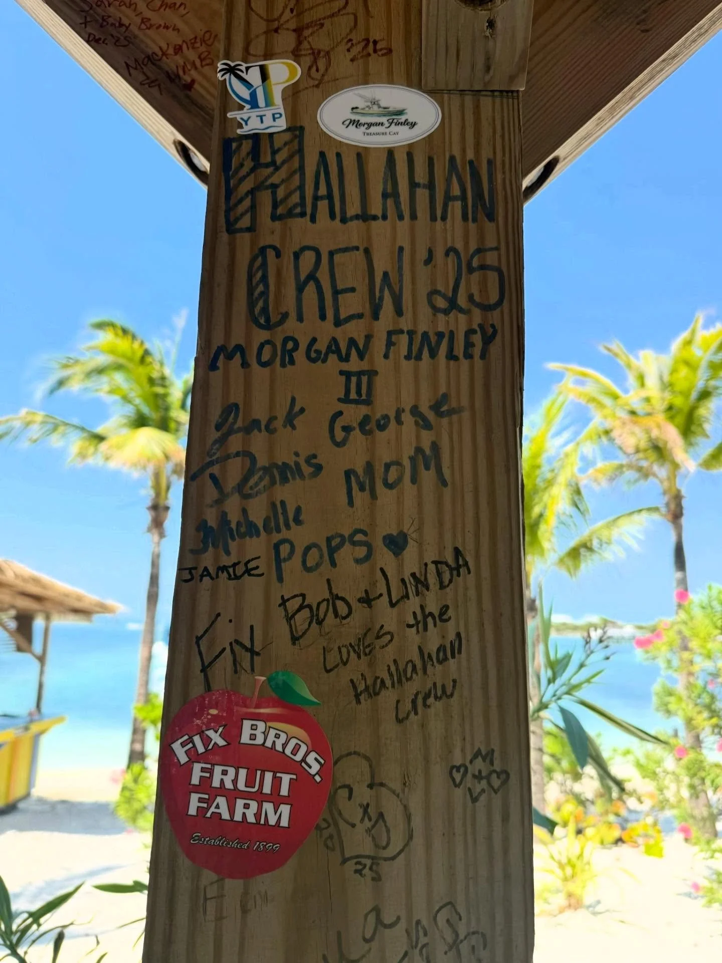 Bob &amp; Linda spreading some Fix Bros love in the sunny Bahamas! 🌴🍎