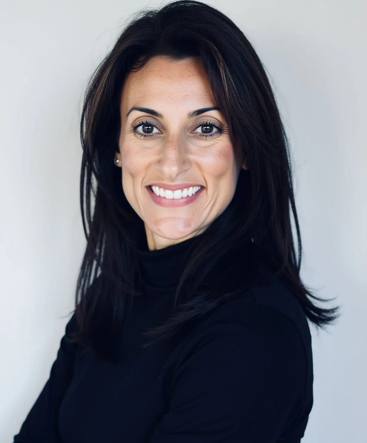 myofascial release therapist. experienced physical therapist. gentle holistic treatment. find relief