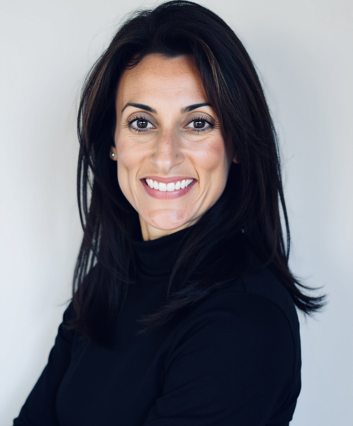 myofascial release therapist. experienced physical therapist. gentle holistic treatment. find relief