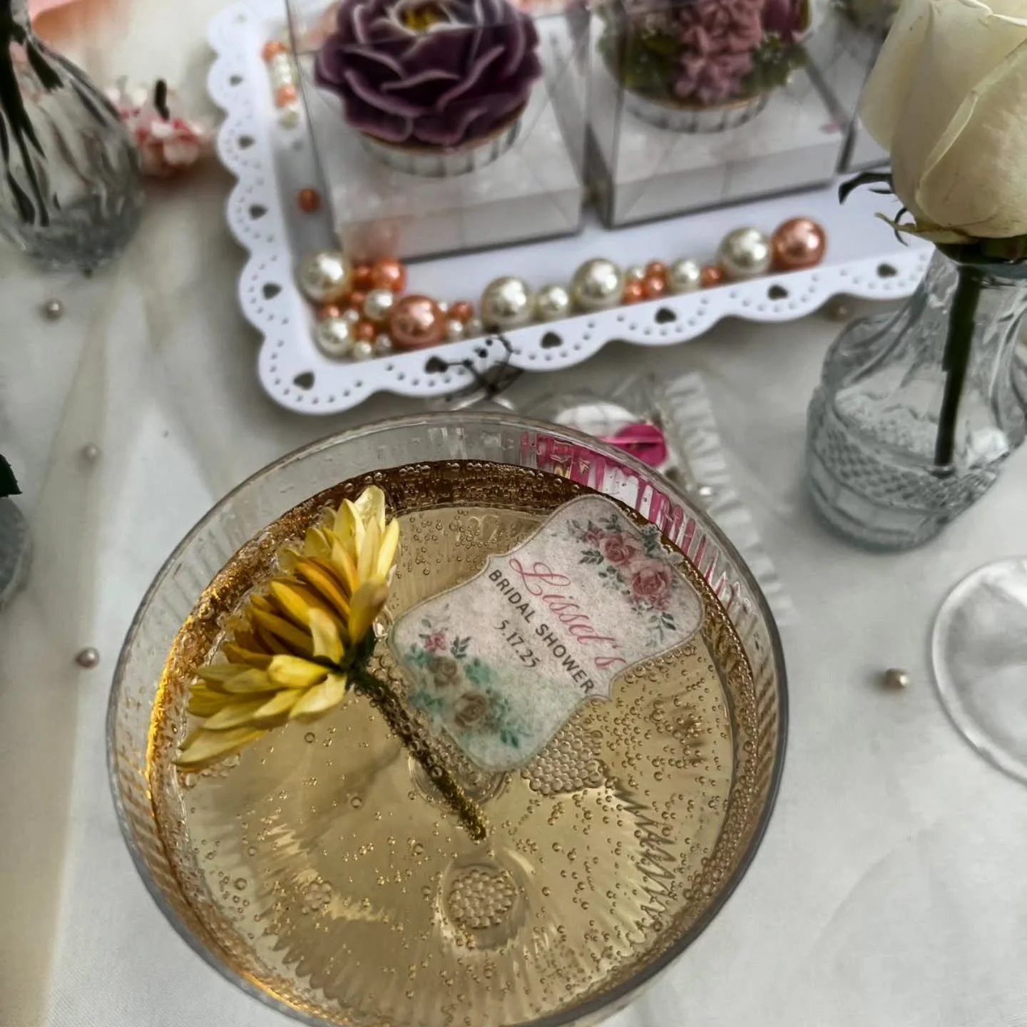 💐 &quot;Romance in Bloom: A Vintage Floral Soir&eacute;e&quot; 🪞

Champagne &amp; Blonde Espresso Martinis to celebrate the lovely bride-to-be 🍾 🥂

Toppers by: @prettylittlericepaper 🤍

Bartender: @jo_naranjo 🍸

#BridgertonVibes #BridalShower #