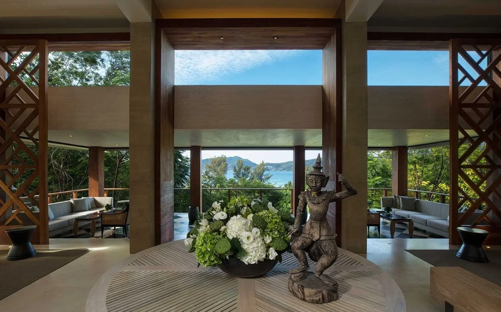 LOBBY-001.jpg