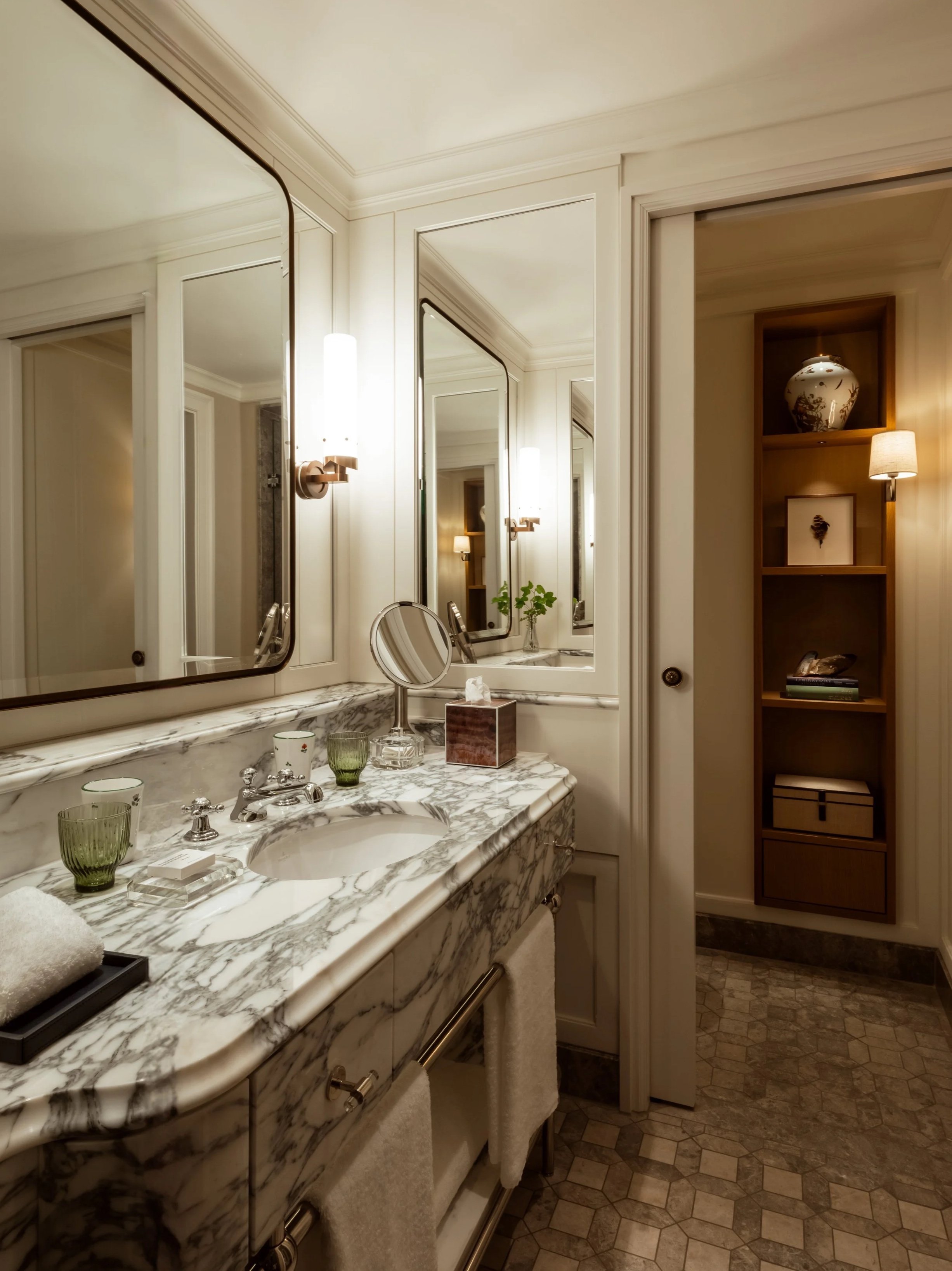 2024_RWFSL_JuniorSuiteBathrooms_WhatTheFox-2136.jpg