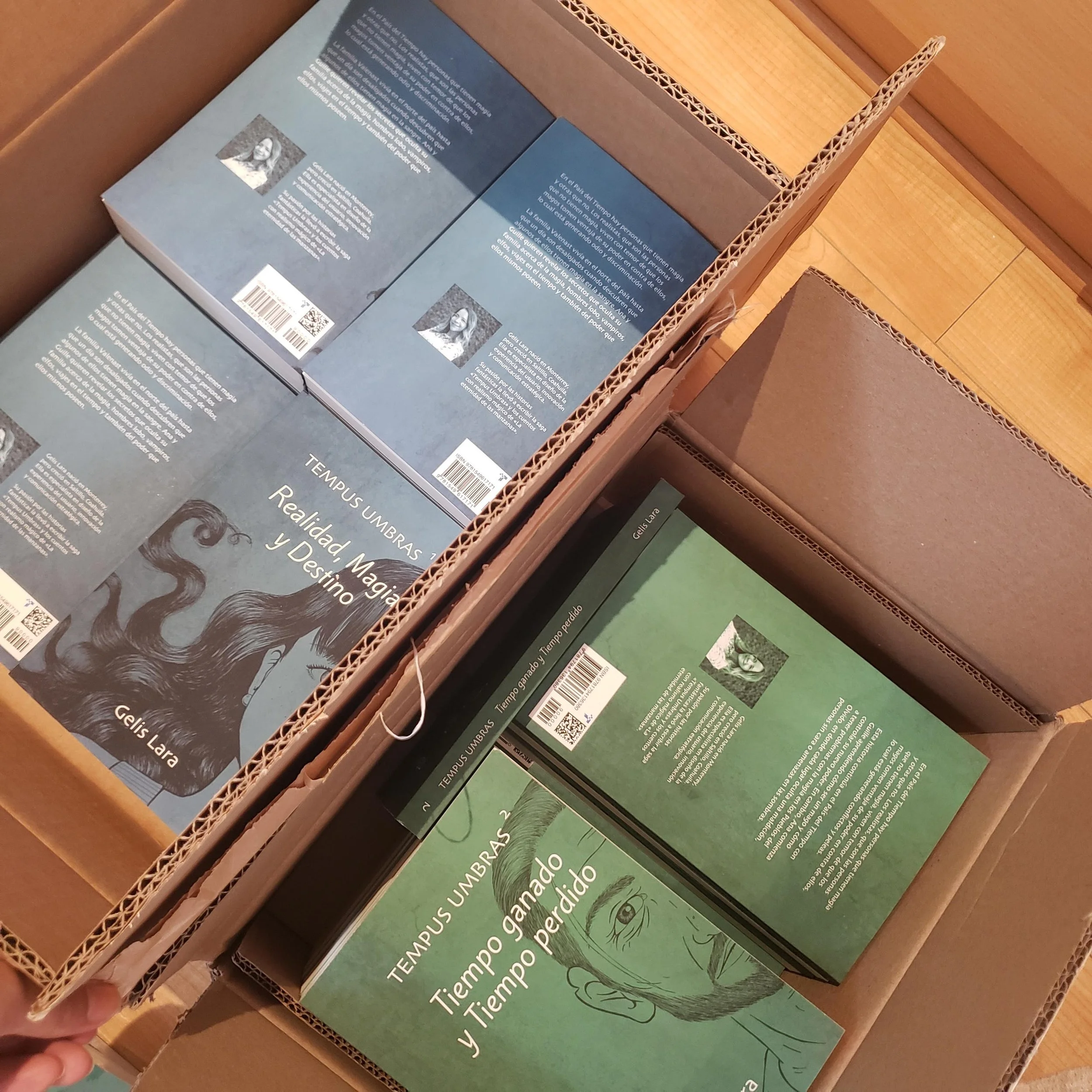 Caja de libros de la saga Tempus Umbras