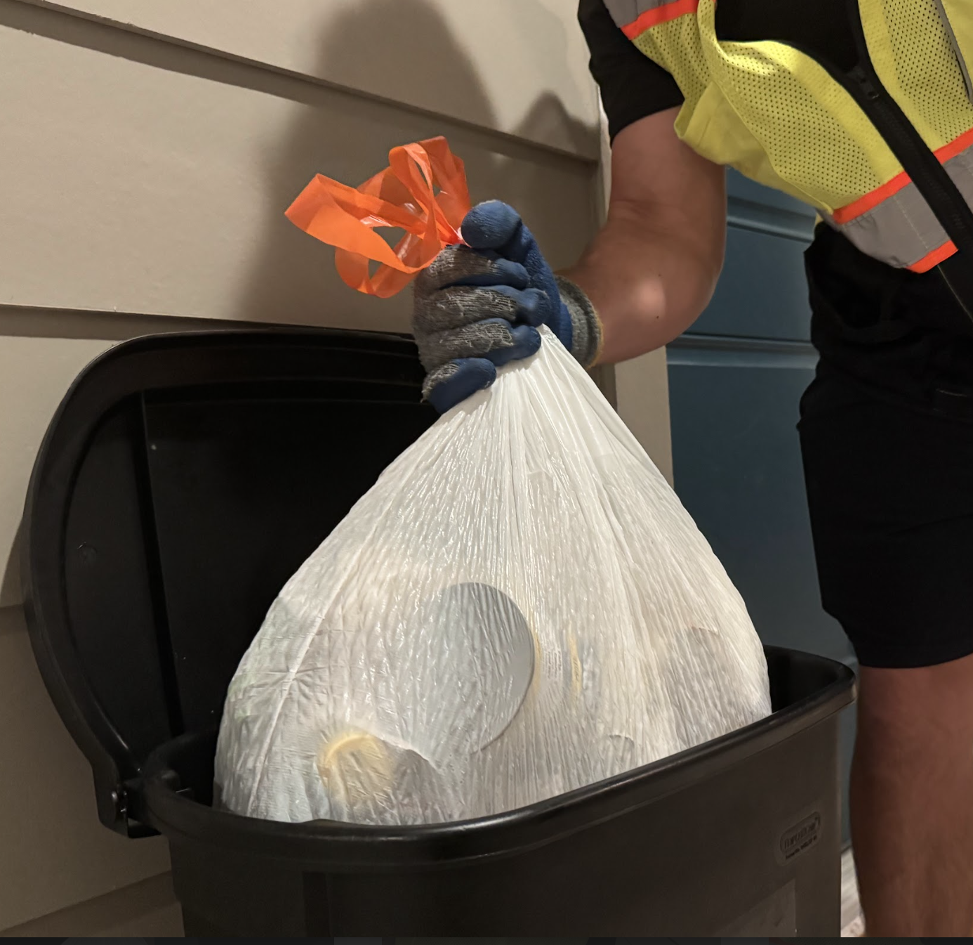 trash valet service.png