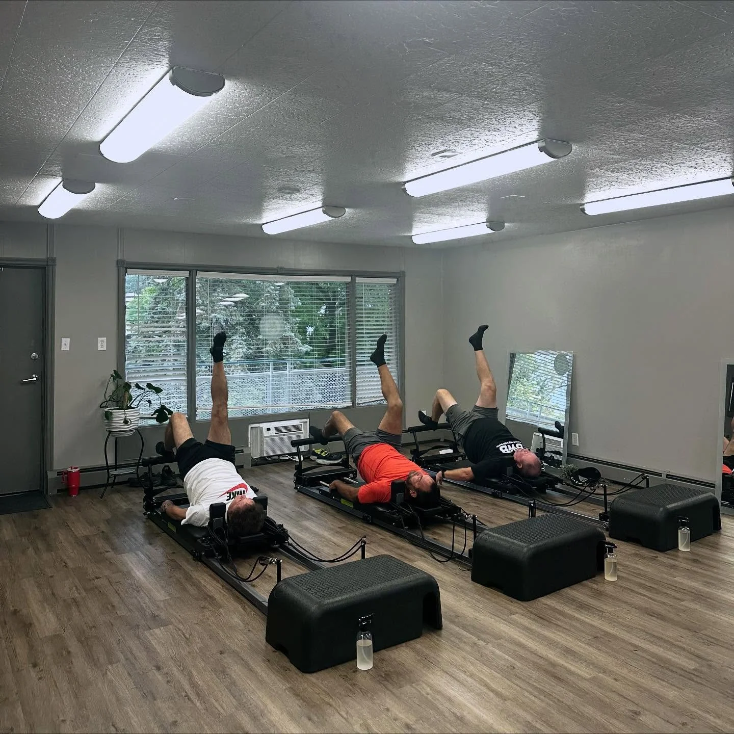 A full class of men on the reformer today 💪🙌
Let&rsquo;s bust the myth &mdash; Pilates is not just for women. It&rsquo;s for anyone who wants strength, control, balance, and endurance.
These guys showed up, powered through, and proved the reformer 