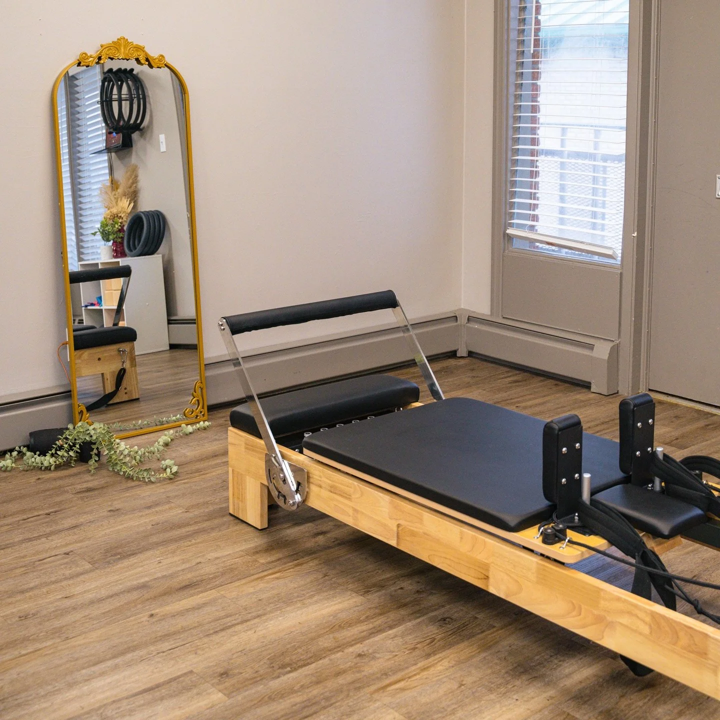 This is your sign to join us for our evening classes tonight. Spots open in 4:30, 5:30, and 6:30.

Our studio is also very warm the perfect way to get a break from the freezing temps ❄️

Sign up on Mindbody, link in BIO! 

#PilatesCincinnati #Cincinn