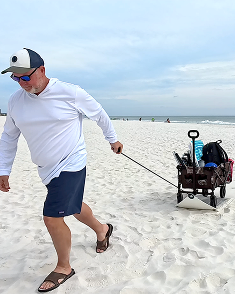 Cool+Sled+pulling+wagon+with+toys+and+cooler+on+beach.png