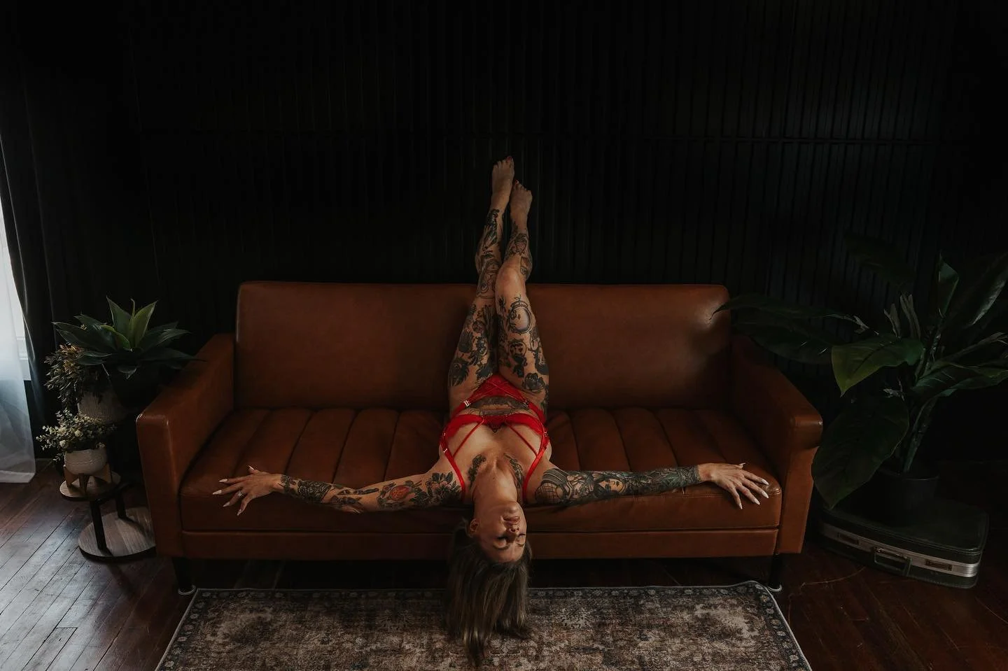 Doesn&rsquo;t everyone sit on their couch like this? 

Model: @kylorae716 
Studio: @elle_aurora_ny