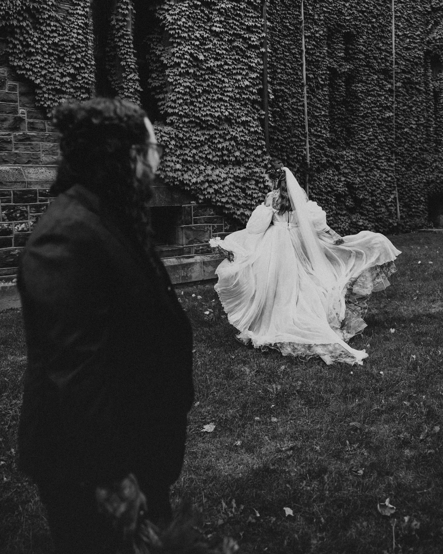 A little glimpse into the start of the day for E &amp; T ✨

Anytime these two get in front of my camera is a DREAM. They are the sweetest souls with an undying love for each other, and their people. When I say it was an absolute honor to be a part of