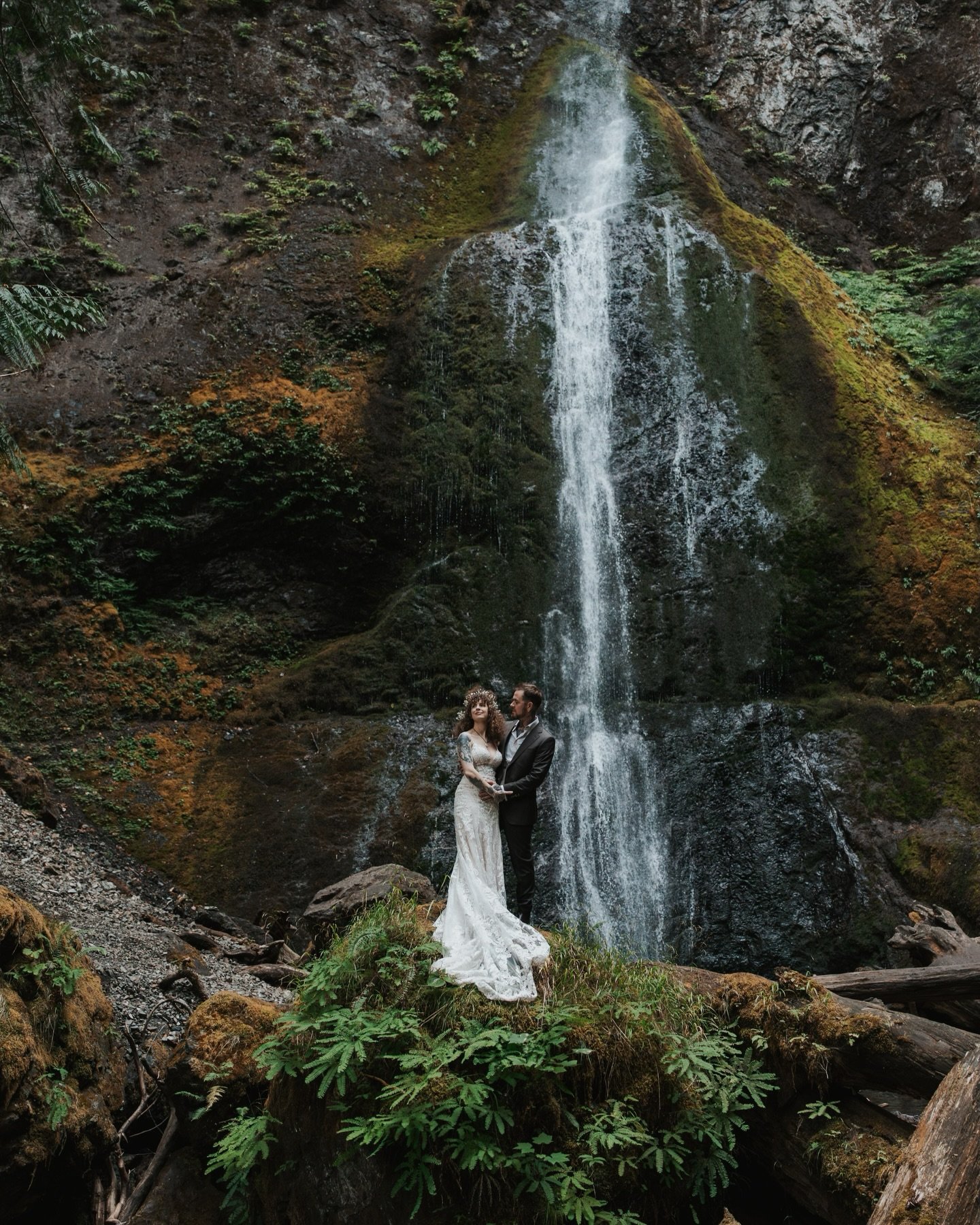 It&rsquo;s hard to believe places like this simply exist and not everyone has the chance to experience them. Nature is so powerful and so peaceful at the same time. 

I still have so much to share from Gracie &amp; Taylor&rsquo;s PNW elopement. Their