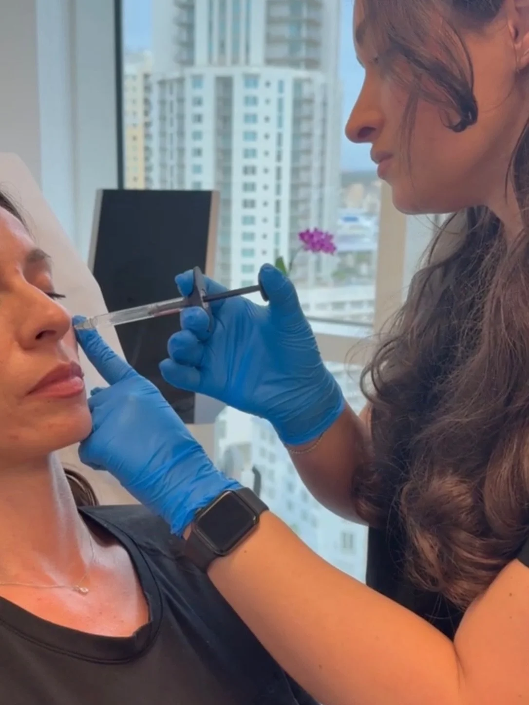 β¨ August PA Monthly Promo: Your Collagen Revival β¨
β¨Curious about Sculptra? It’s not your typical injectable filler, it’s a collagen biostimulator made from polyβLβlactic acid (PLLA) that works gradually to rebuild your body’s colla