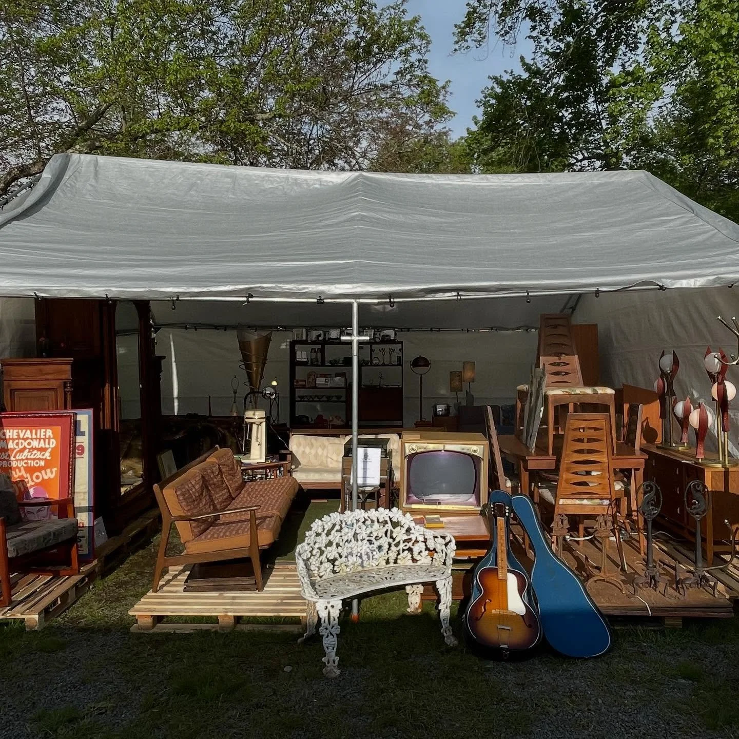 Come see us this week at Shelton Field up at Brimfield! We&rsquo;re on the left lane!  #brimfieldantiqueshow #brimfield #midcentury #antiquesforsale #antiques