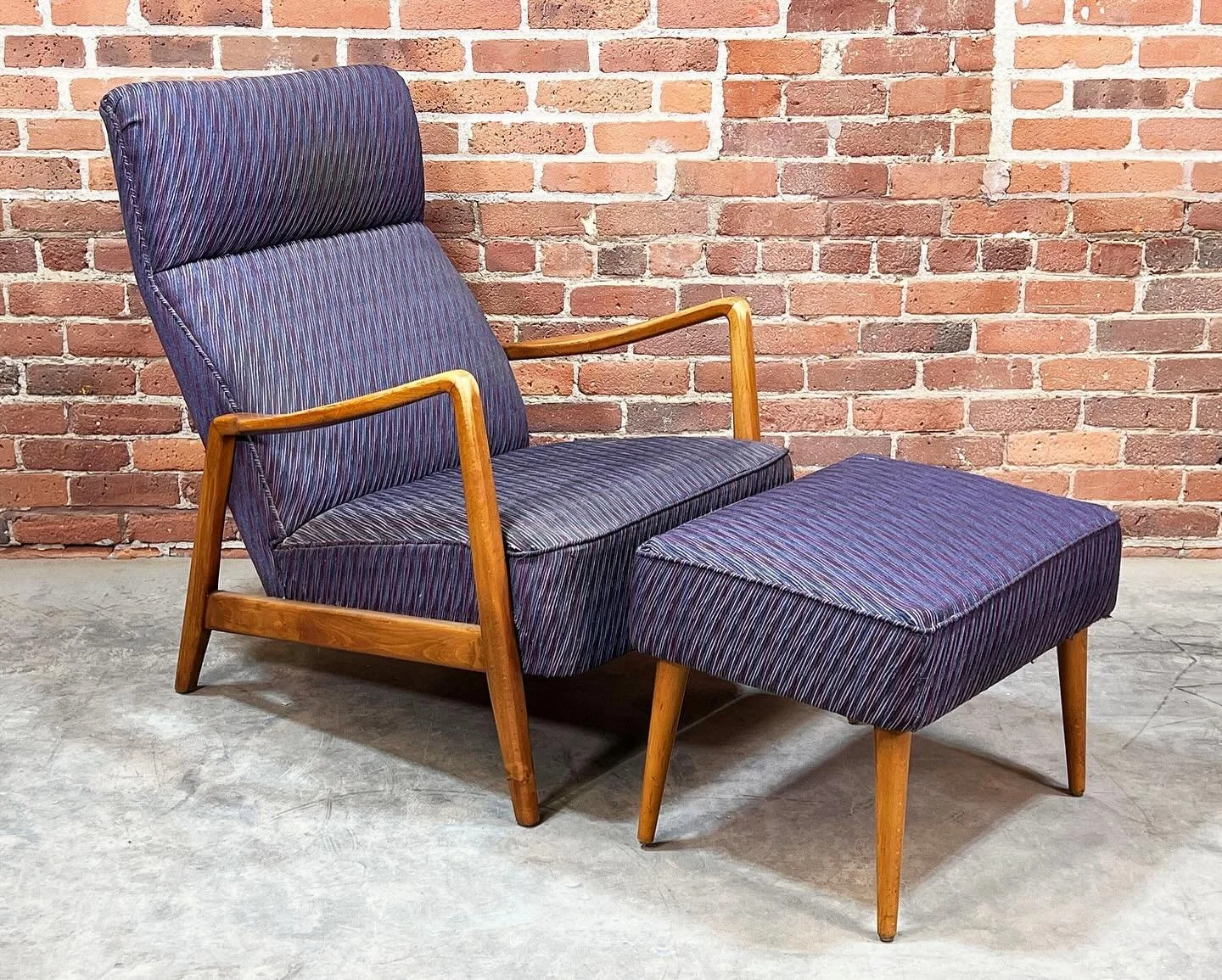 #brimfield #brimfieldantiqueshow  is coming up on May 13th and we&rsquo;re bringing the goods! Stop by at #sheltonantiquesshows to get a glimpse and hopefully bring a treasure home! 

#midcentury #mcm #antiques #antiquesforsale #antiqueshow #connecti