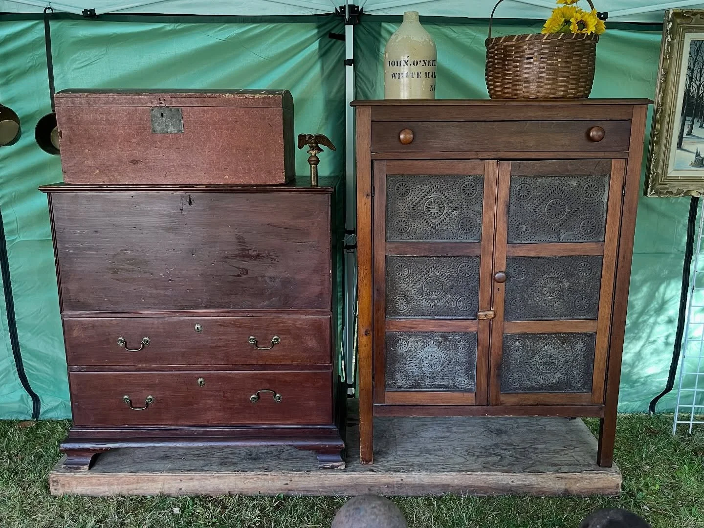 All set up at the Walker Homestead Primitives Show! If you&rsquo;re in the Brookfield MA area come stop by, we&rsquo;re here till 3!

#primitives #antique #antiqueshop #antiqueshow #sturbridgevillage #sturbridge #walkerhomestead #colonial #federal #m