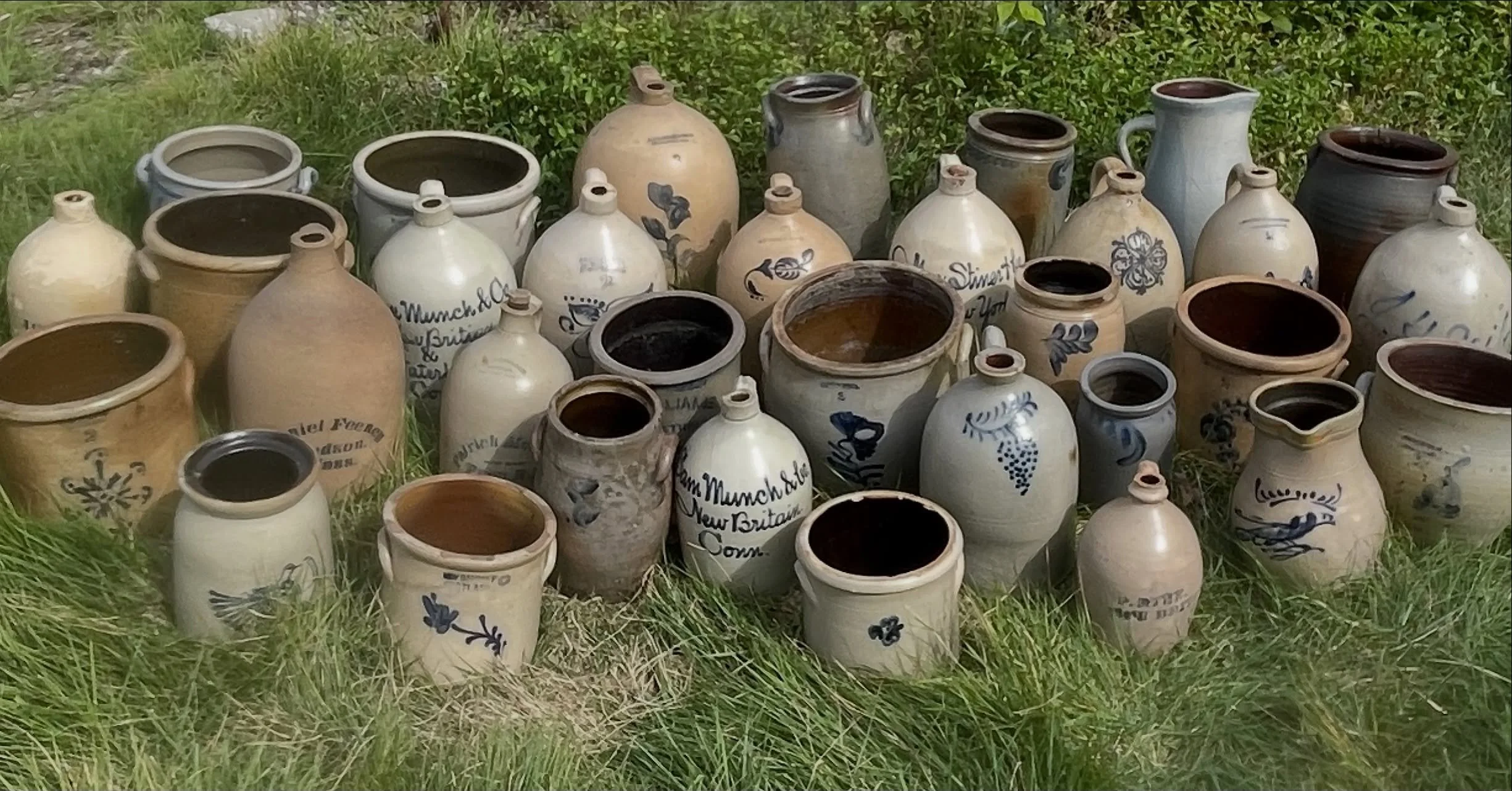 Looks like those magical stoneware beans have finally sprung! Come get the cream of the crop tomorrow at the #deerfieldantiquesshow hosted by @gurleyantiqueshows Monday only at the Deerfield Fairgrounds!

#stoneware #crock #jug #crockery