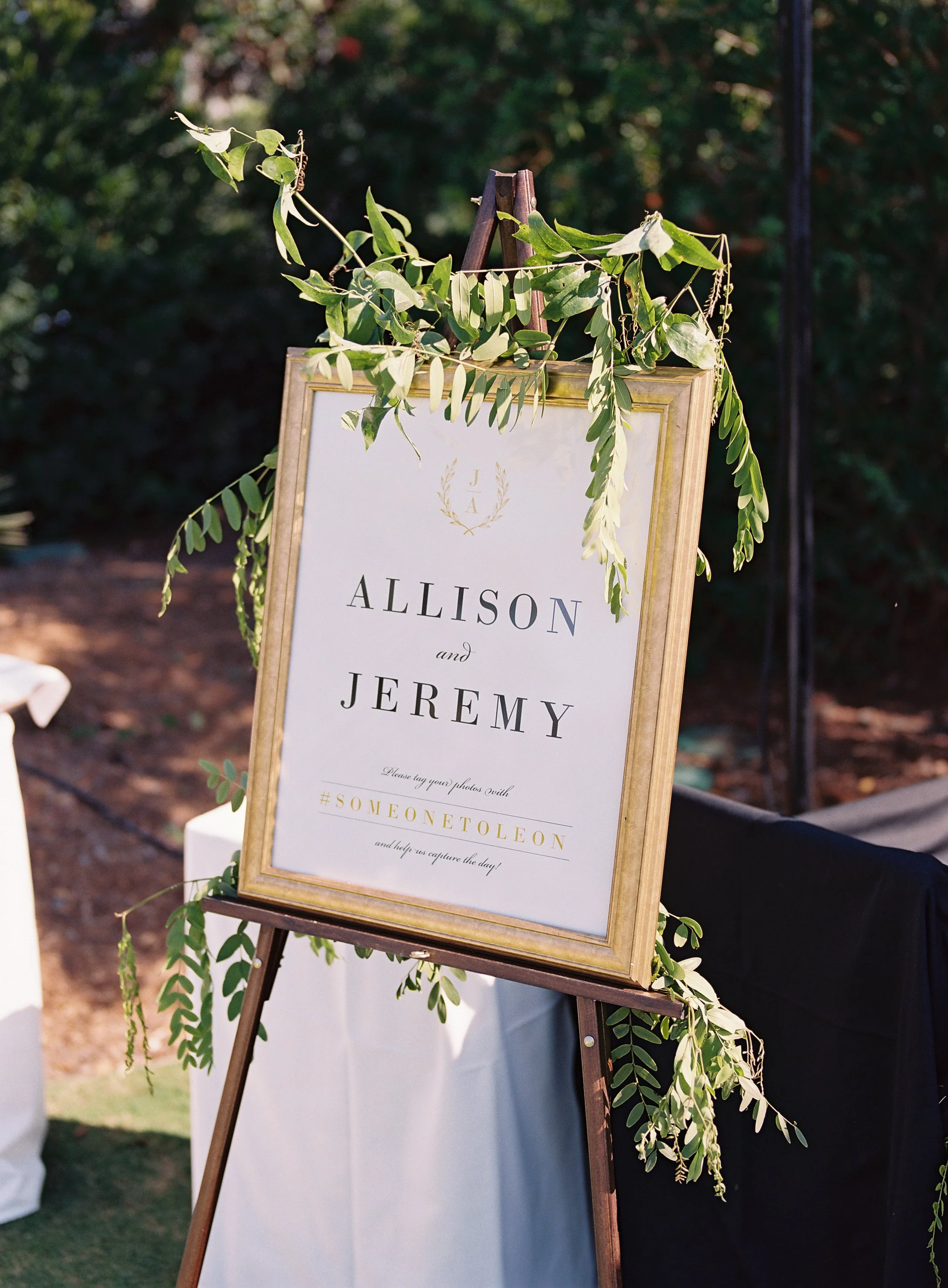 leafy-gold-monogram-black-white-wedding-invitation