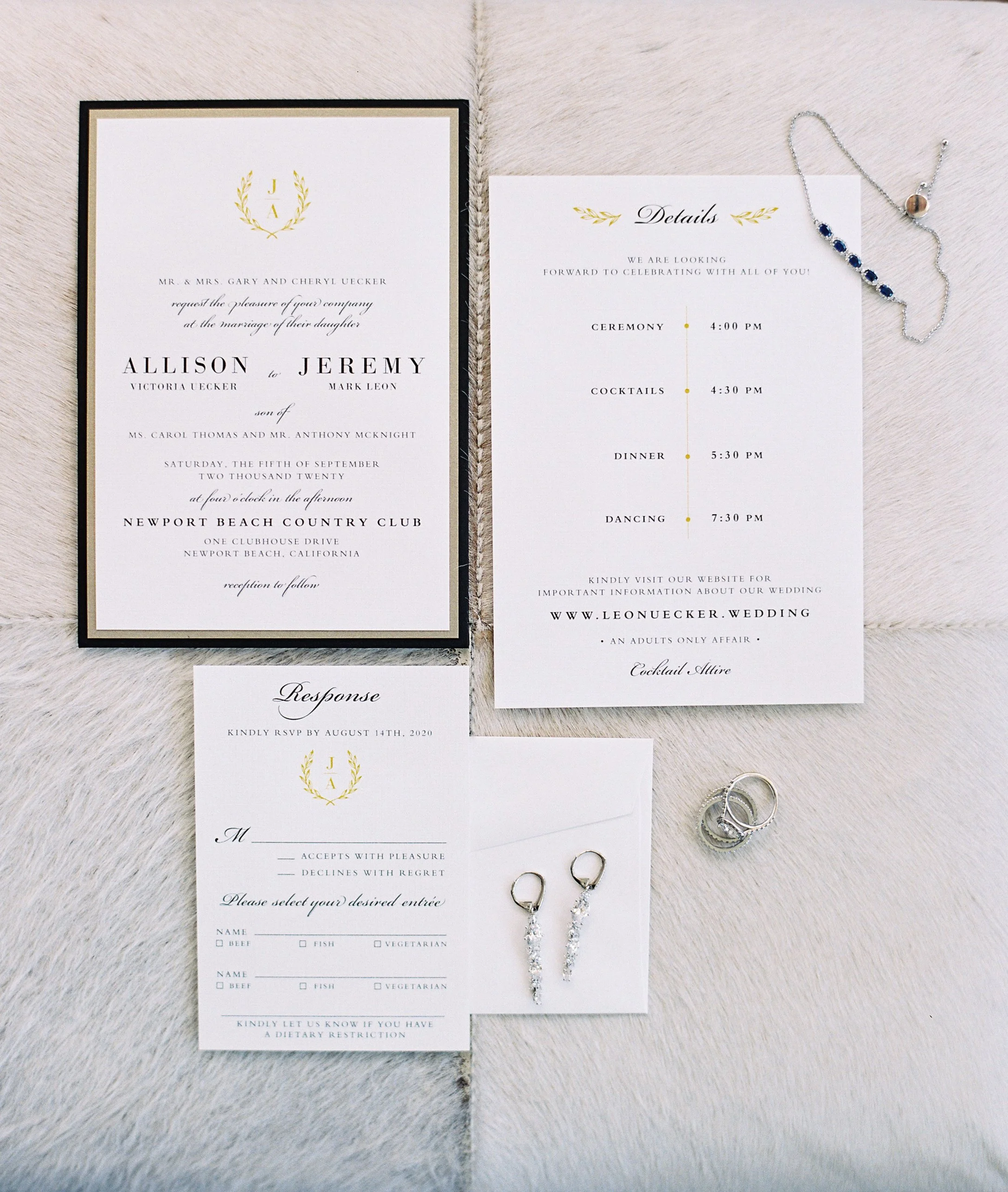leafy-gold-monogram-black-white-wedding-invitation