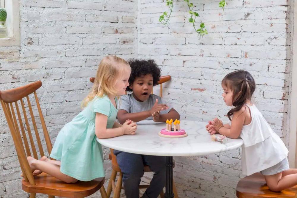 PlanToys+Birthday+Cake+Set+2.png