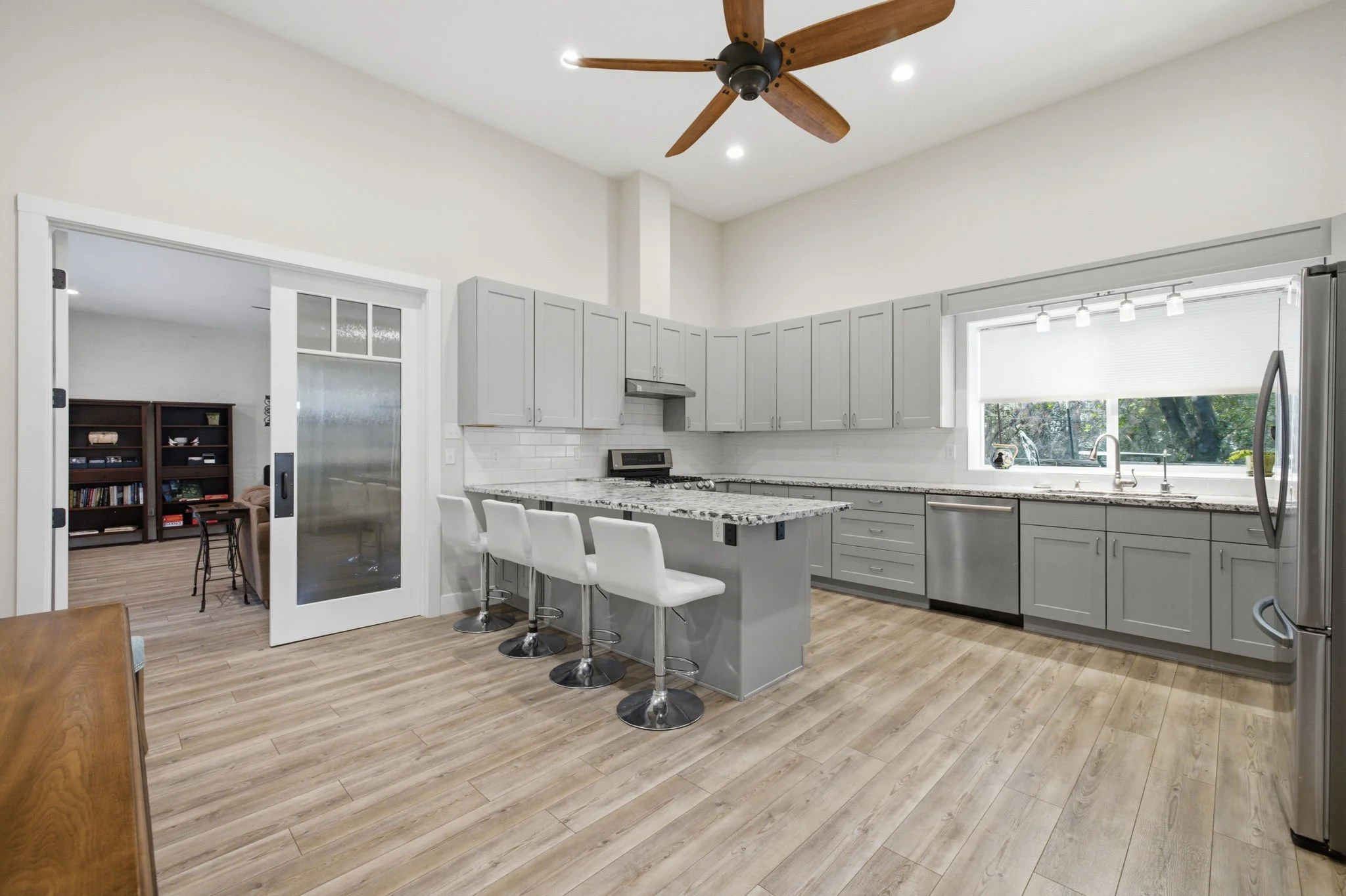 98-web-or-mls-22890 Mount Holly Re_005.jpg