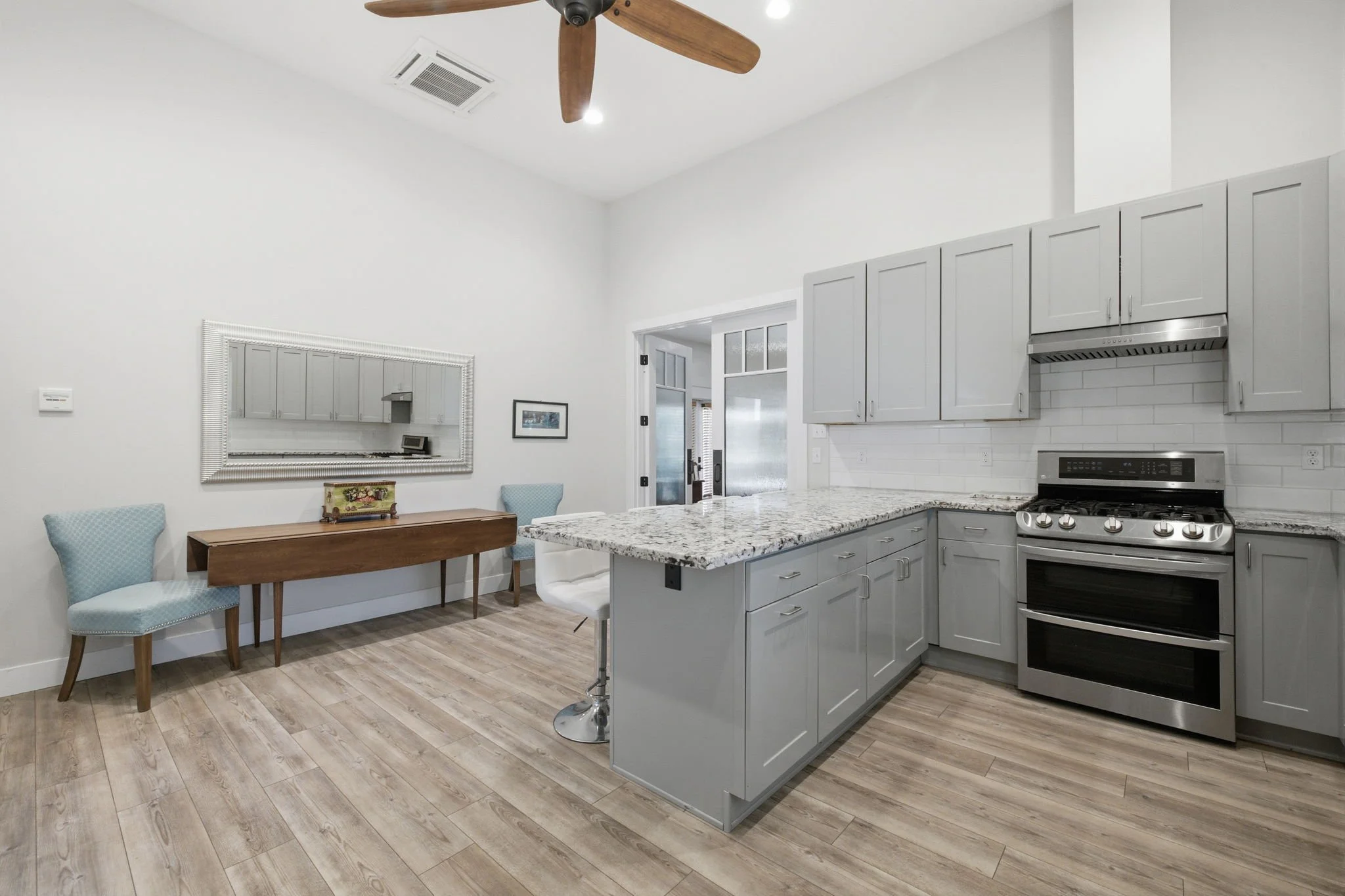 100-web-or-mls-22890 Mount Holly Re_007.jpg