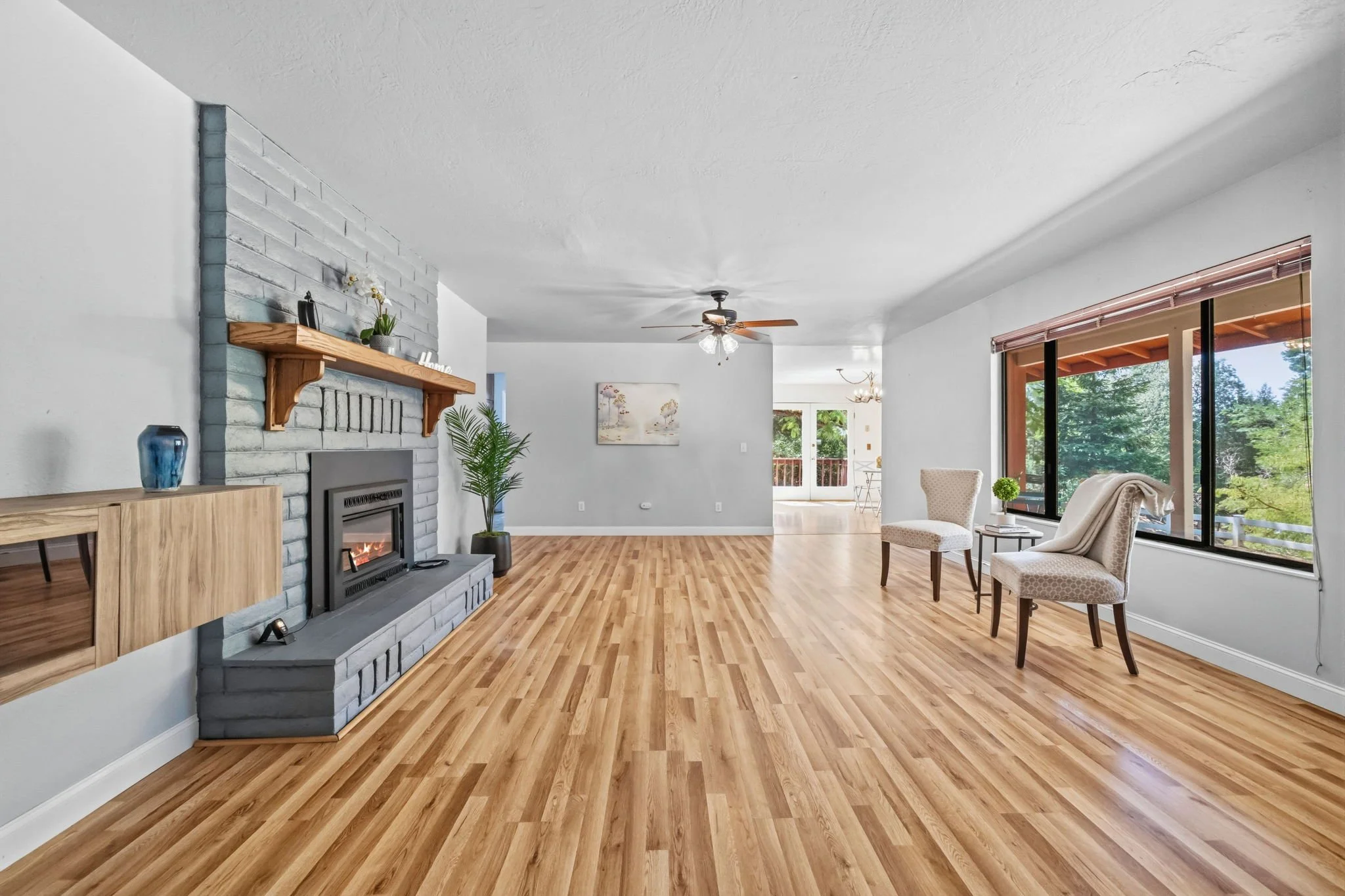 6-web-or-mls-19318 Mira Monte Rd-7.jpg
