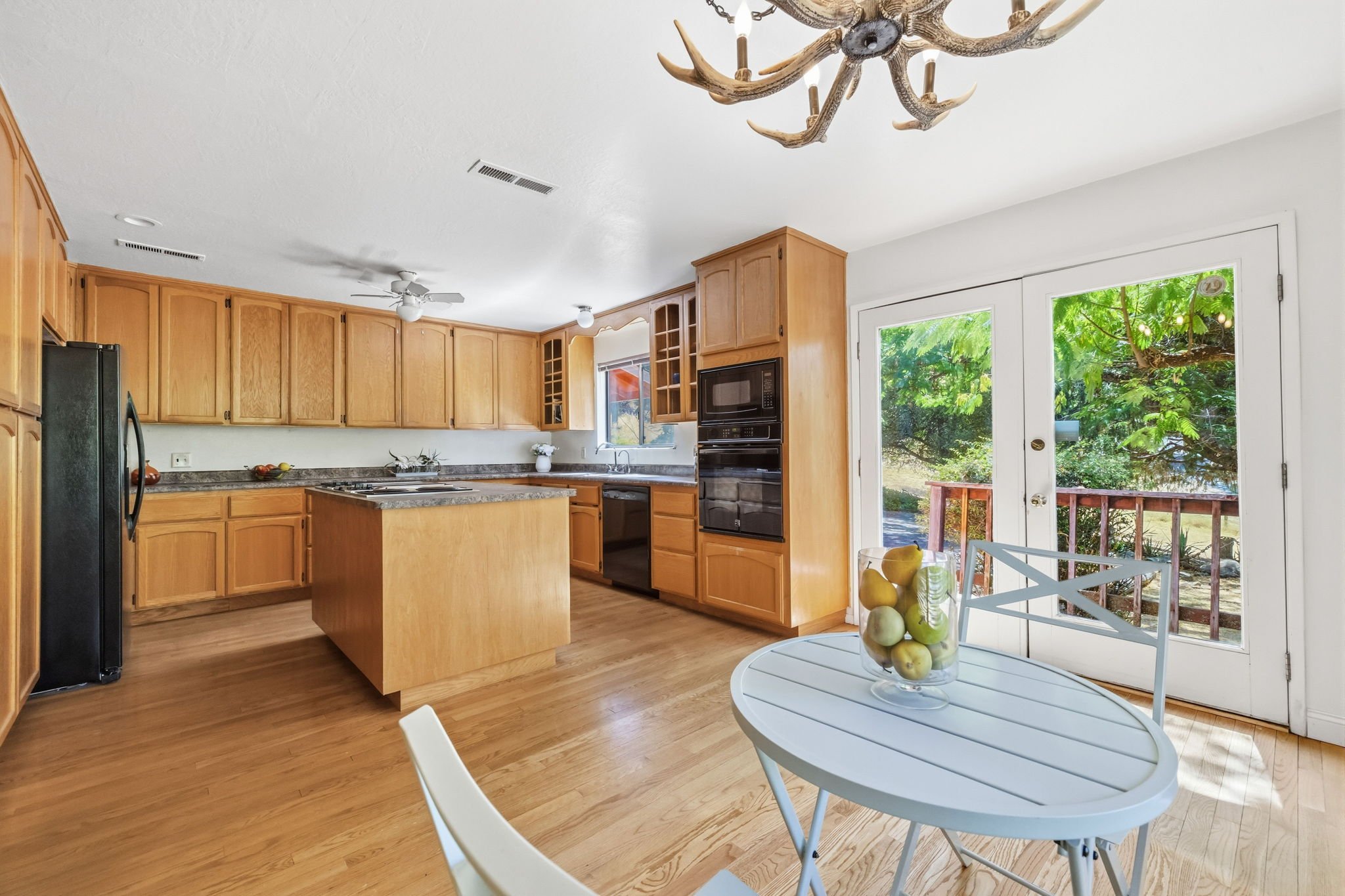 12-web-or-mls-19318 Mira Monte Rd-13.jpg