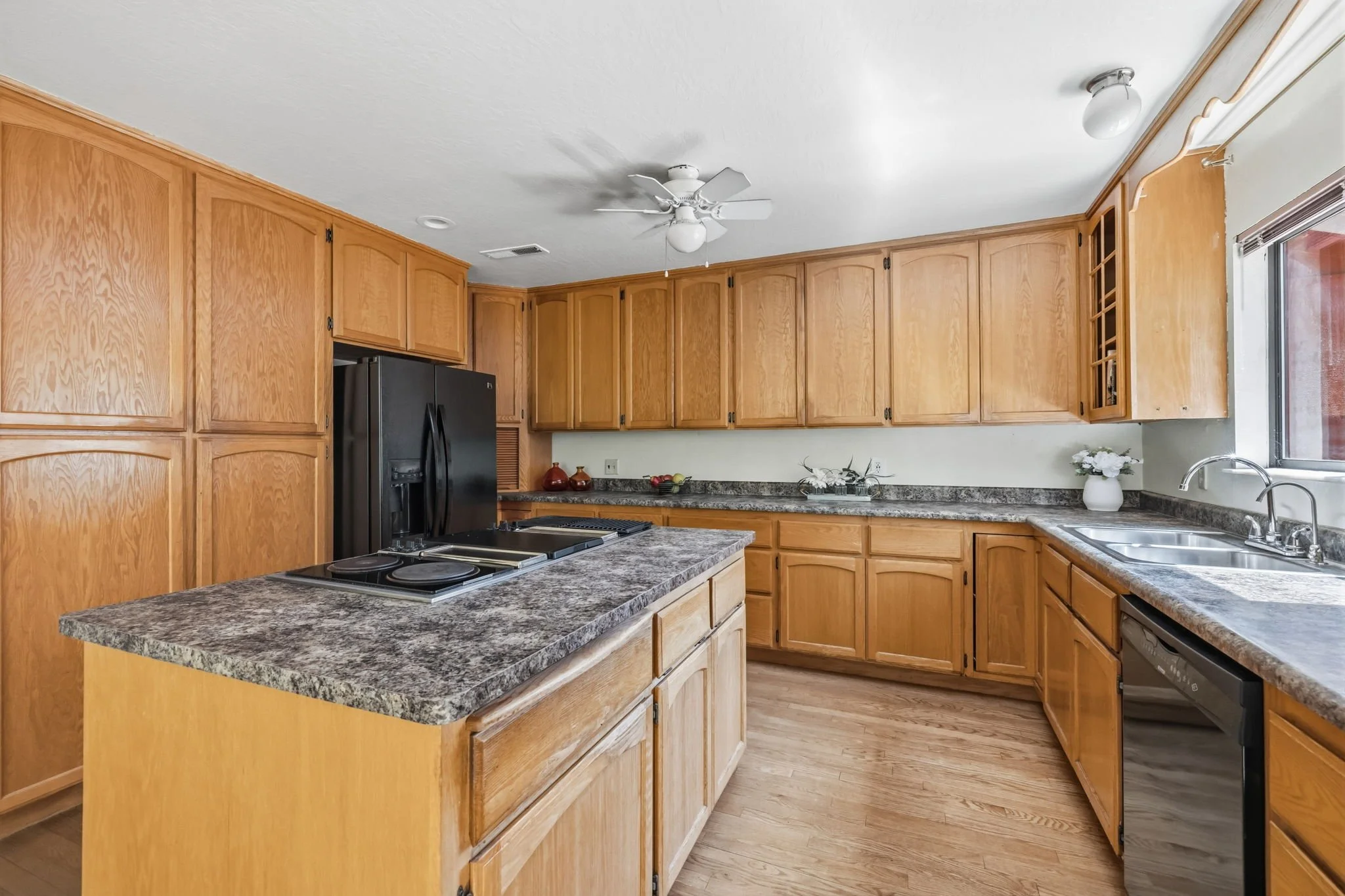 14-web-or-mls-19318 Mira Monte Rd-15.jpg