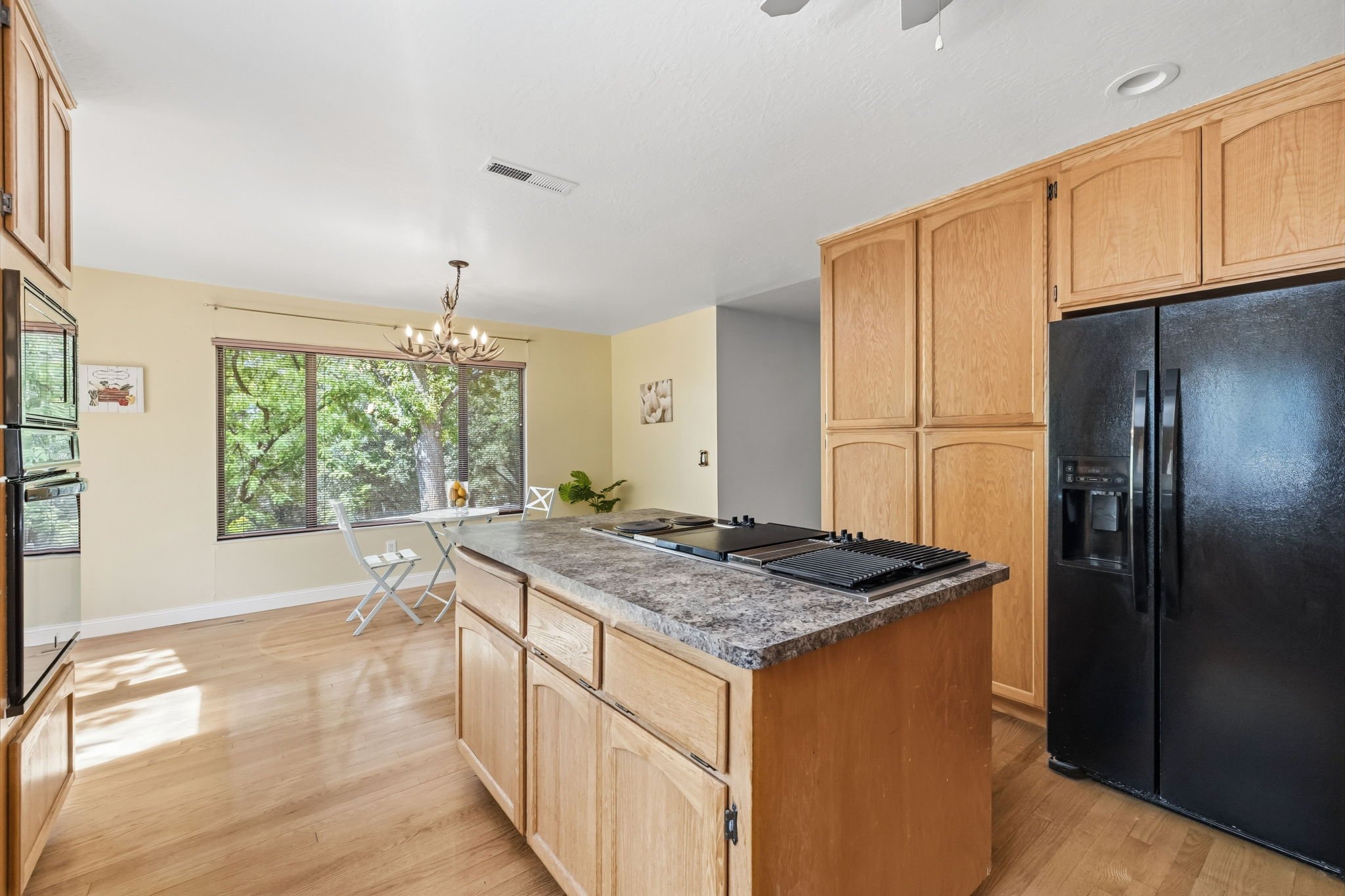 15-web-or-mls-19318 Mira Monte Rd-16.jpg