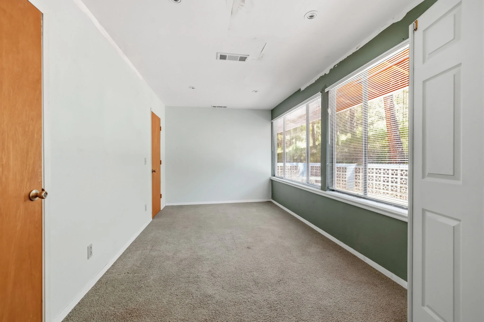 18-web-or-mls-19318 Mira Monte Rd-19.jpg